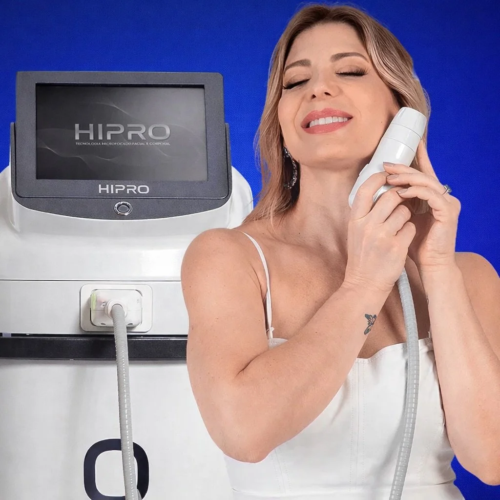 PARE DE ENTREGAR RESULTADO COMUM.

O HiPro &eacute; tecnologia de ultrassom microfocado que atua diretamente nas camadas mais profundas da pele, estimulando col&aacute;geno de verdade e entregando firmeza, lifting e rejuvenescimento vis&iacute;vel se