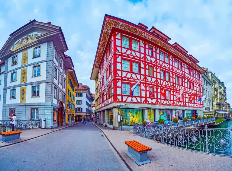 lucerne-switzerland-march-panorama-old-ornate-buildings-wall-paintings-reussbrucke-bridge-altstadt-255487335.webp