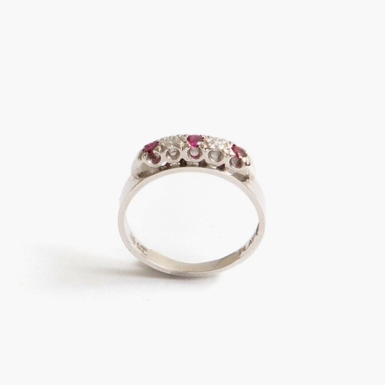 Vintage ruby and diamond band in 18ct white gold and platinum – Signature Vintage