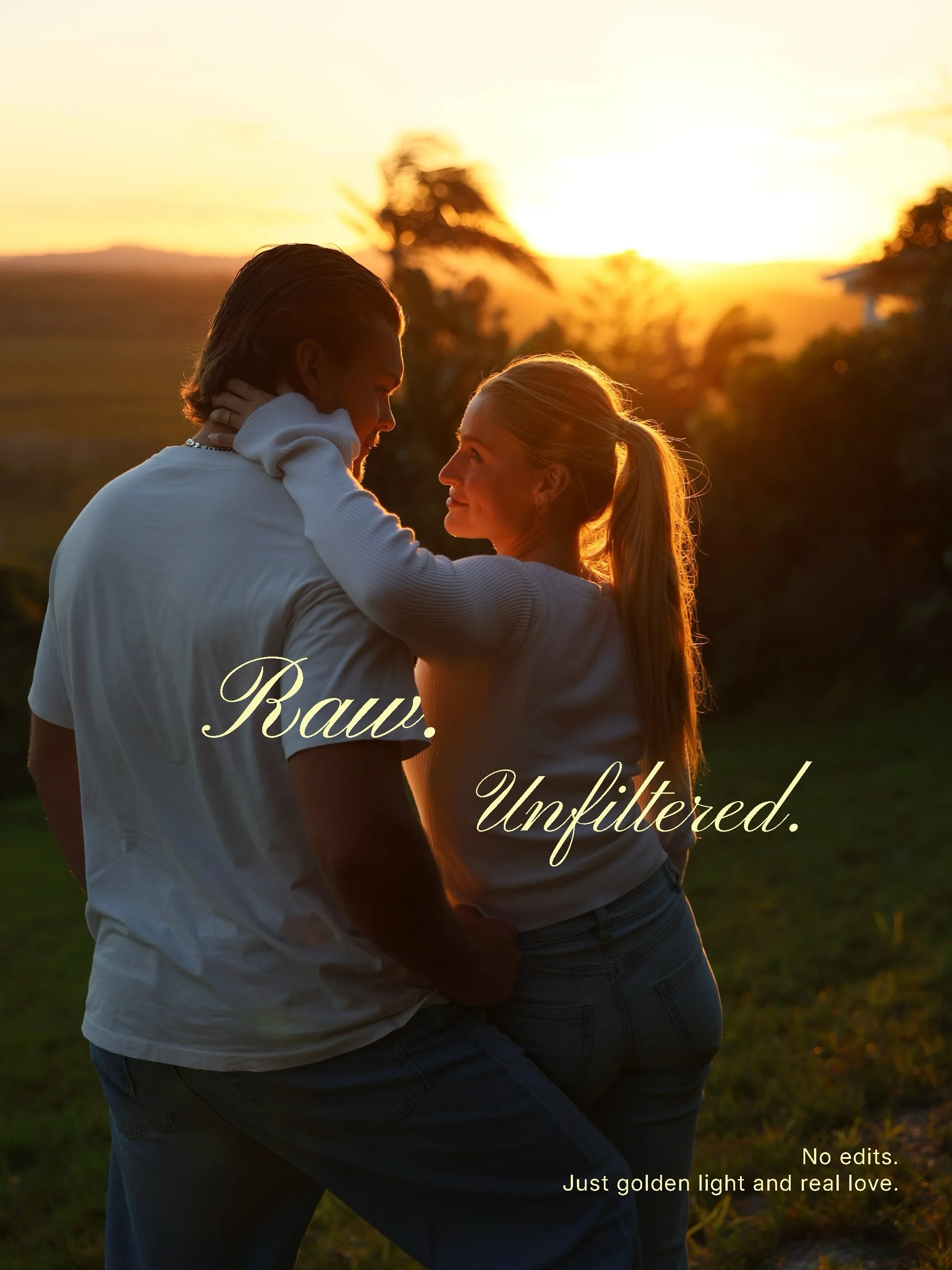 Proof you don&rsquo;t need heavy edits when the moment is real. 

This glow? 100% real ✨

The kind of light photographers dream of 🤩

#goldenhour #coupleshoot #raw #unfiltered #love