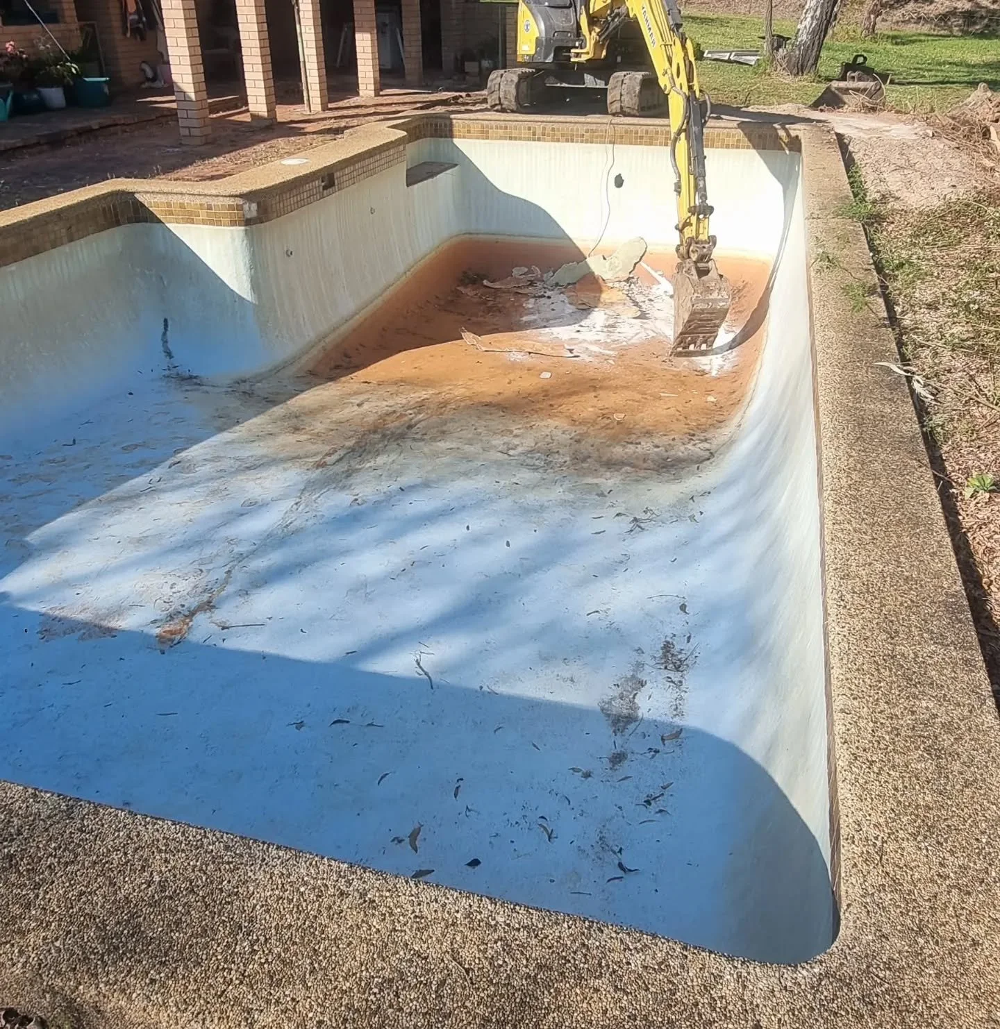 ❗️Pool Removal❗️

Swipe to see this pool removal and backfill from earlier in the year. The clients had not had any use out of the pool for many years and it had become a dangerous eye sore.

The project scope was to remove the pool to create more gr
