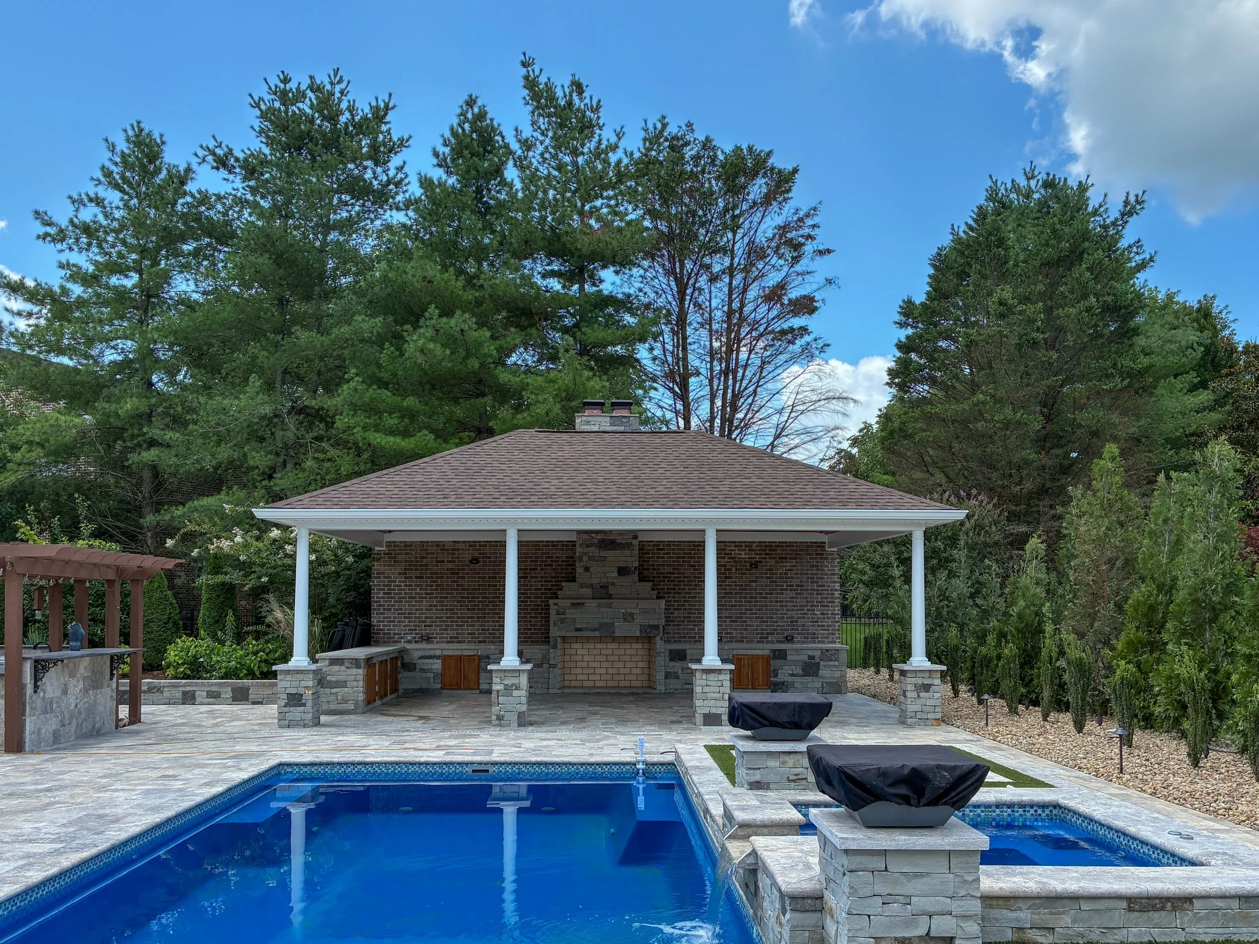 We love building spaces made for gathering.

This poolside pavilion features a Stone Age 72&rdquo; fireplace, tongue and groove ceiling and Kentucky bluestone counters. We were proud to partner with @kevinsparkssignaturepools on this one.
