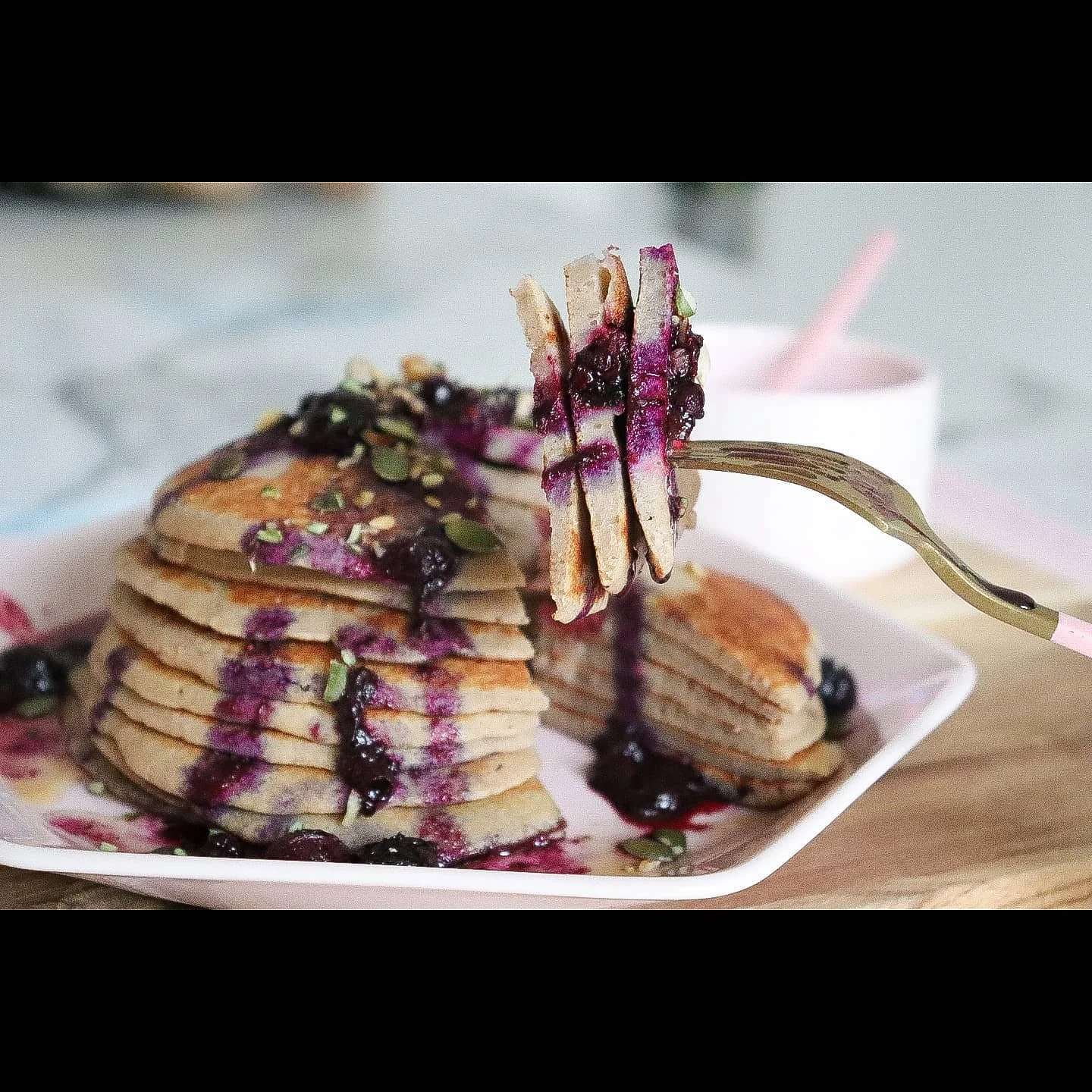 Buckwheat pancakes with a blueberry compote 🥞✨

Using buckwheat flour in your pancake recipe is a great way to increase the vitamin, mineral and fibre content of your pancakes. ☝️

Buckwheat is an ancient grain and is naturally gluten free (despite 