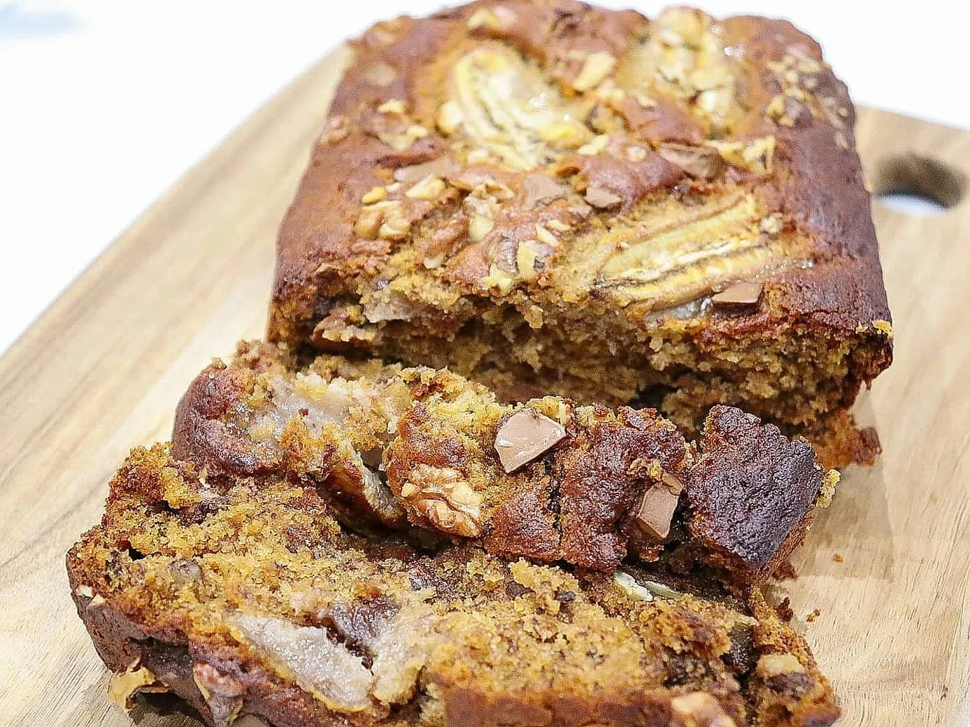 Cinnamon banana bread with walnuts and chocolate 😍 

@thehappypear recipe.

(Trying to hold on to my Irish roots 🇮🇪)