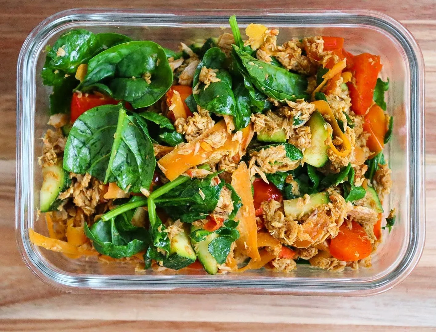 The beauty of a quick and easy lunch 👌🏼

If anyone else is like me and you tend to leave making your lunch until the last minute then this one's for you.

Ingredients - literally whatever veg you have, a tin of tuna and some garam masala..

I used:
