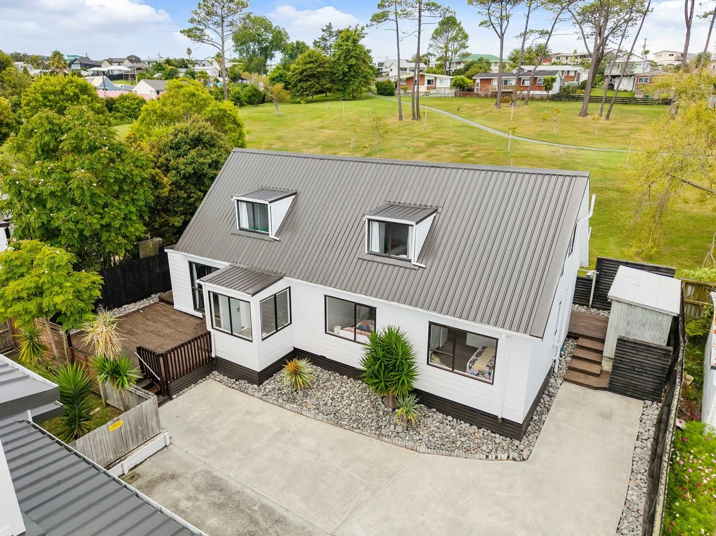 🔥 Off Market opportunity 🔥 | Manly
5 BED | 2 BATH | 2 LIVING 

Contemporary Manly gem with extended back yard!

- Light-filled living spaces flowing out to a wraparound deck
- Recently renovated with new kitchen, carpet &amp; paint
- In zone for Wh