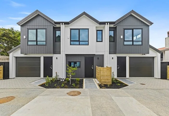 🔥 Just Listed 🔥 | 27D BERNARD STREET, MT WELLINGTON

2 BED | 2.5 BATH

For Sale by Negotiation

harcourts.co.nz/L34630561

- Two large upstairs bedrooms
- Light-filled open-plan living and dining
- Modern kitchen with high-end appliances
- Private 