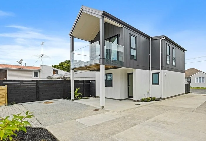 🔥 Just Listed 🔥 | 27B BERNARD STREET, MT WELLINGTON

3 BED | 2.5 BATH | 1 CAR

For Sale by Negotiation

harcourts.co.nz/L34630440

* Three generously sized bedrooms and 2.5 bathrooms
* Designer kitchen with premium appliances
* Light-filled open-pl
