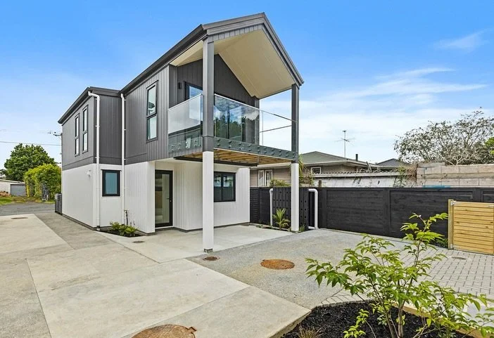 🔥 Just Listed 🔥 | 27A BERNARD STREET, MT WELLINGTON

3 BED | 2.5 BATH | 1 CAR

For Sale by Negotiation

harcourts.co.nz/L34630440

- Three generously sized bedrooms and 2.5 bathrooms
- Designer kitchen with premium appliances
- Light-filled open-pl
