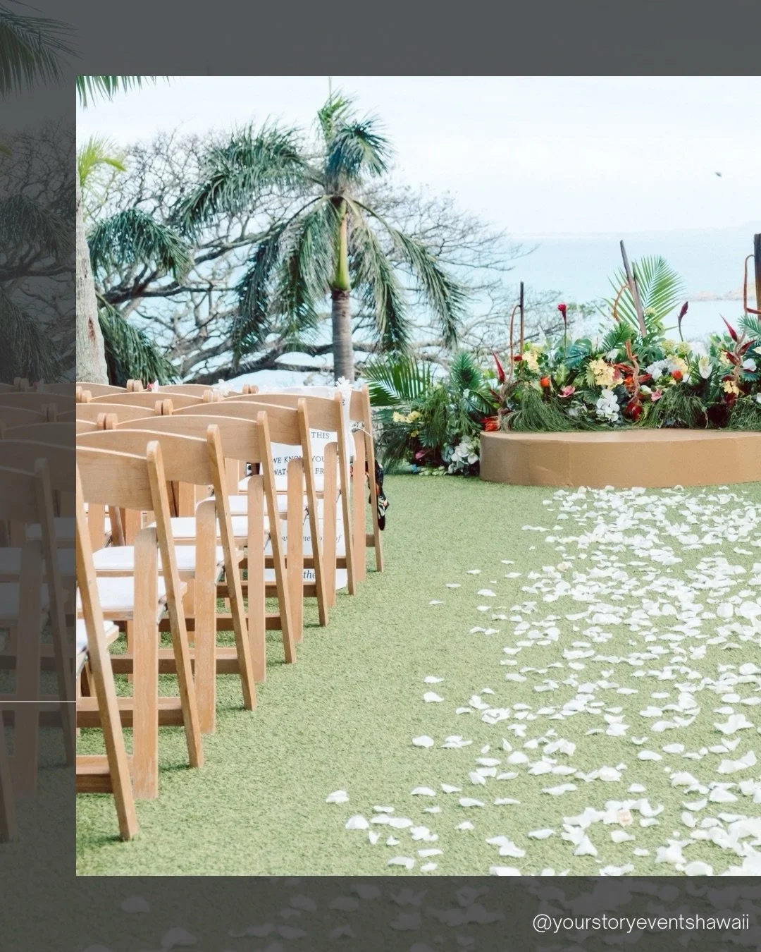 Tropical ceremony dreams on the windward side of Oʻahu 🌿🌺
Venue: @kualoaranchweddings 
Planner: @anelaevents 
Rentals: @alohaartisans 
Bar: @str8upbarhawaii 

This custom ceremony floral installation was designed to frame one of the most iconic vie