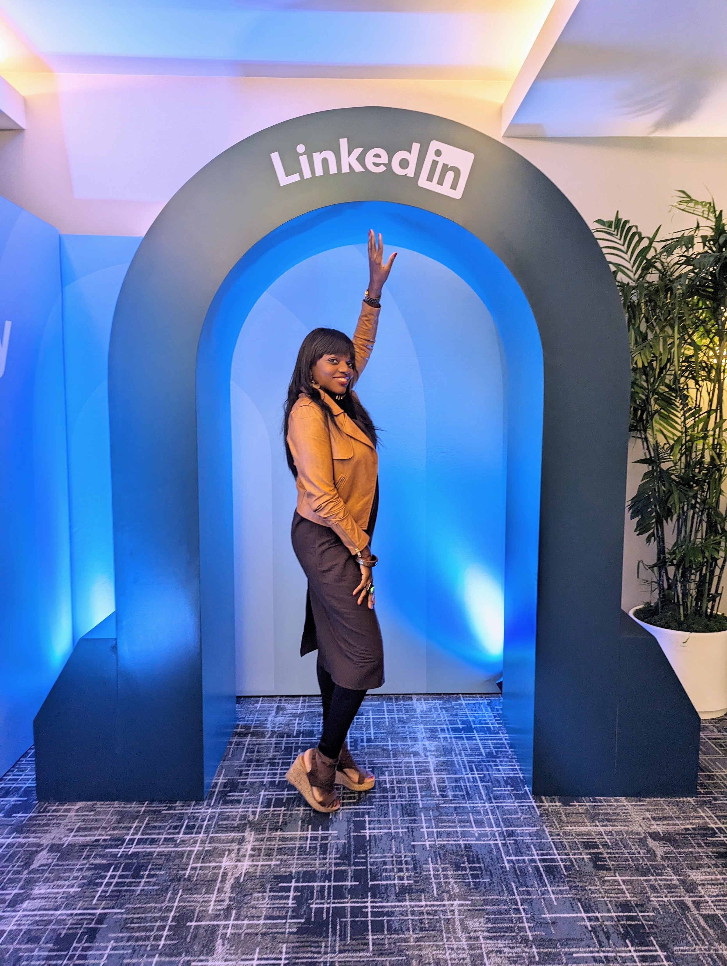 Katheline Jean-Pierre is a Senior Executive in Tech who has worked at Fortune 10 (Alphabet, Google) and Fortune 500 companies (Linkedin owned by Microsoft) and resides in California. She offers personal branding LinkedIn courses to Elevate your brand