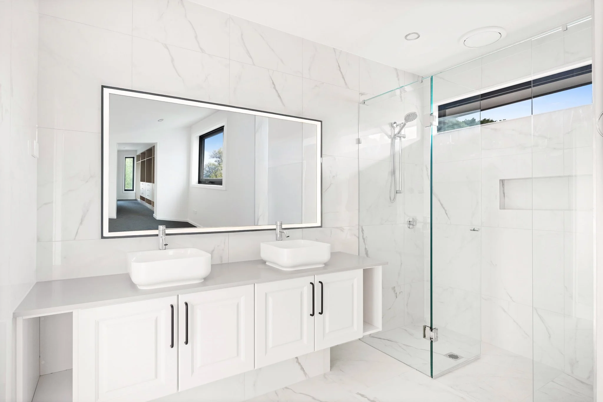 Sunray - Main Bathroom (ED) -min_result.jpg