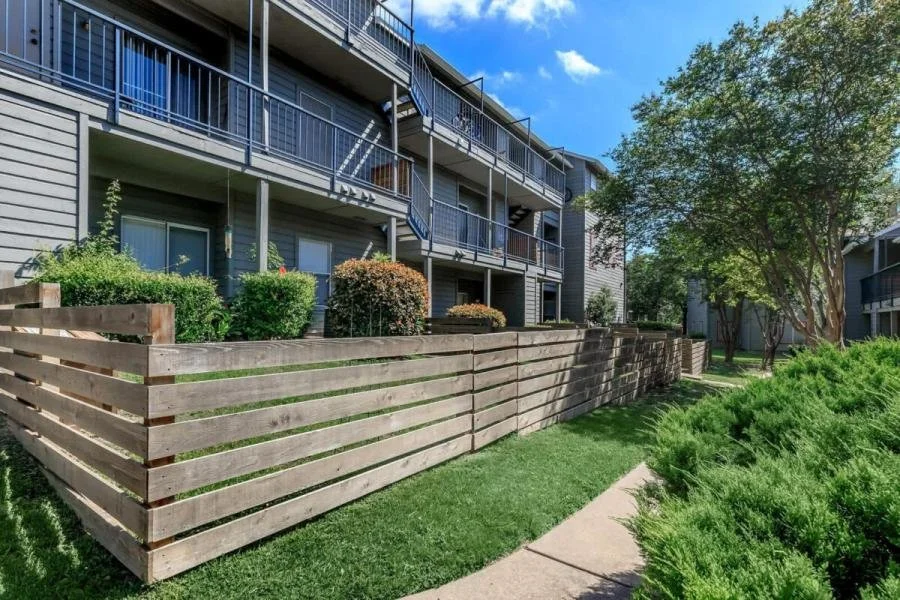 Melrose Trail Apartments | 183 Units

13005 Heinemann Dr, Austin, TX 78727
Email: assistant@melrosetrailapts.com
Phone: 512.331.9954