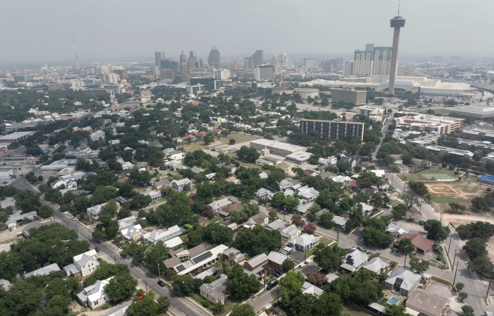 Nine out of 10 Texans say housing costs too much, poll finds