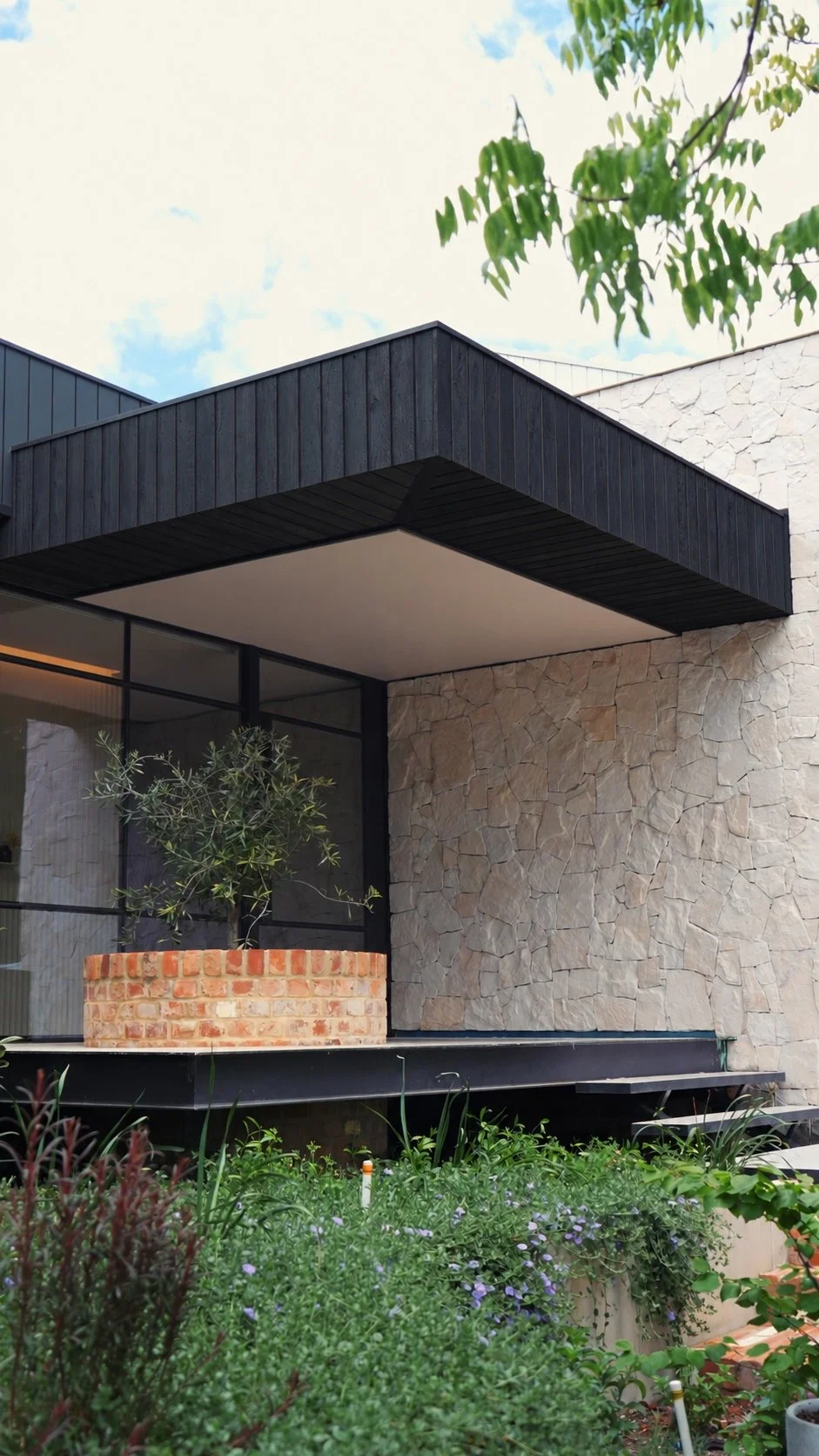 Charcoal timber canopy fascia.jpg