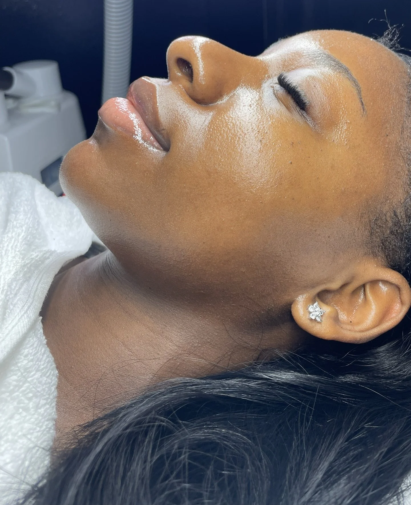 Soft, smooth and nourished.
Skin like butter starts with a facial tailored to what your skin actually needs. ✨

Visit the link in bio to book your customized experience 🖤

-
-
#sharikaydenisebeauty #skinbyshari #sdb #facialsinjamaica