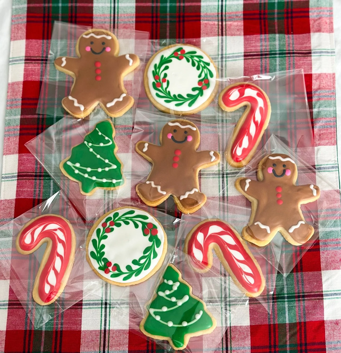 Merry Christmas &amp; happy holidays🎄✨
So grateful for a season filled with sweet moments (and cookies)❤️

#christmascookies #nashvillebakery #holidaydessert #gingerbreadman #vegancookies