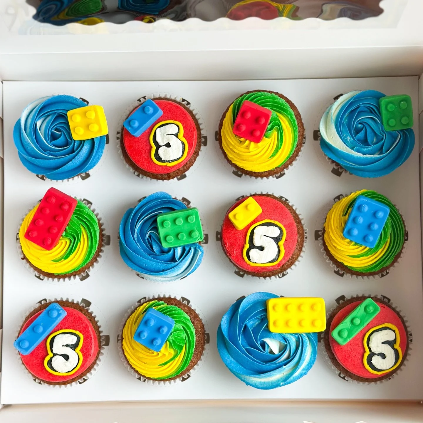 Everything IS awesome when these are your birthday cupcakes😎🧱🧁

#customcupcakes #nashvillebakery #birthdaycupcakes #legocupcakes #glutenfreenashville