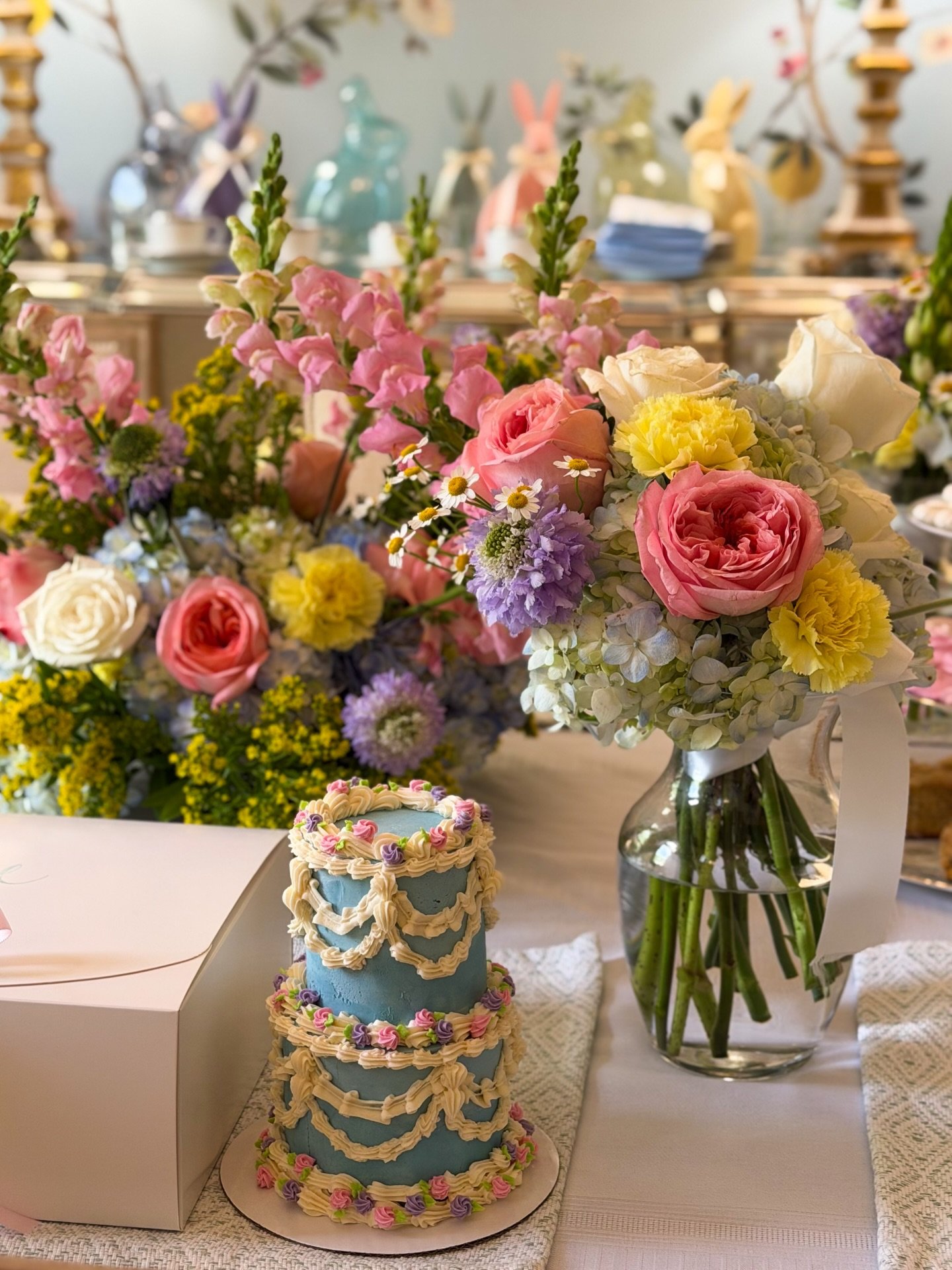Flowers and sweets just belong together🫶

I absolutely loved bringing to life this very special afternoon tea, made even more beautiful with florals by @floralsbyallison 🌷

A pairing that speaks for itself.

#gardenparty #afternoontea #nashvilleeve