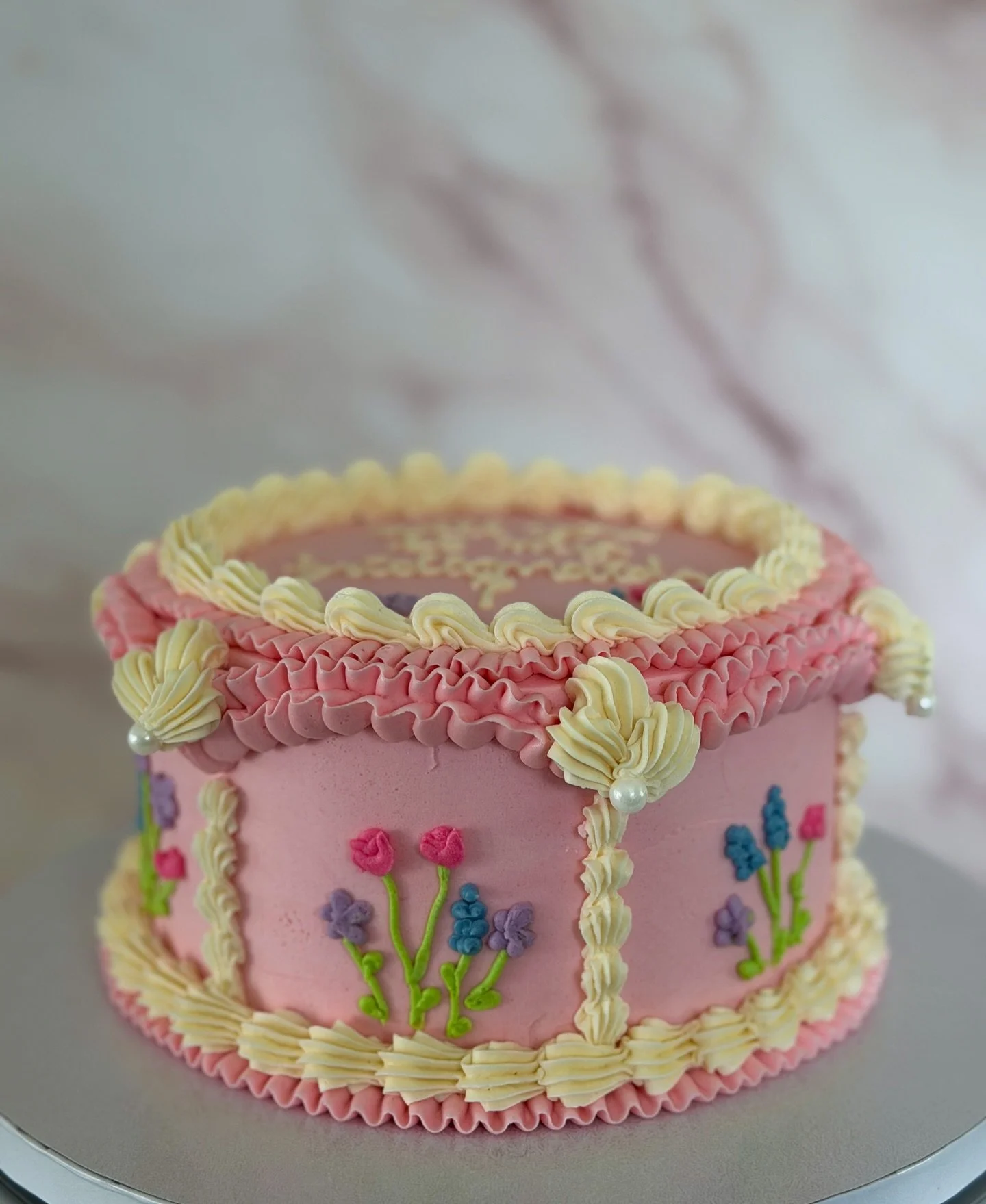 tiny flowers for a big question 💌
with matching cookies, of course

#bridesmaidproposalcake #bridalshowercake #rufflecake #gardenpartycake #glutenfreenashville