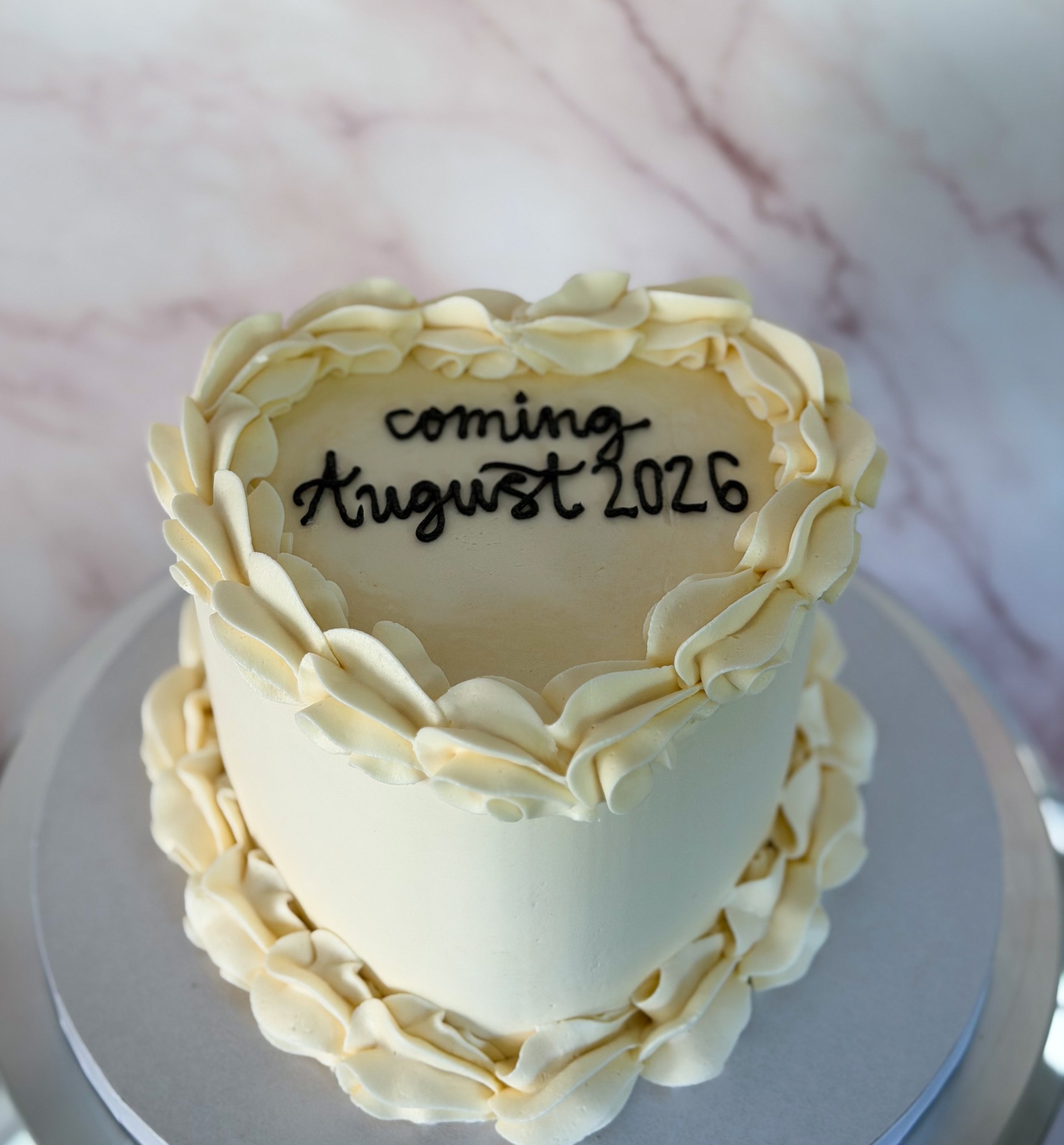There&rsquo;s something so fun about being trusted with a big secret 🤭💛

This little heart cake was made for a gender reveal, with the surprise hidden inside!!

#genderrevealcake #customcakenashville #nashvillebakery #vegancake #simplecake