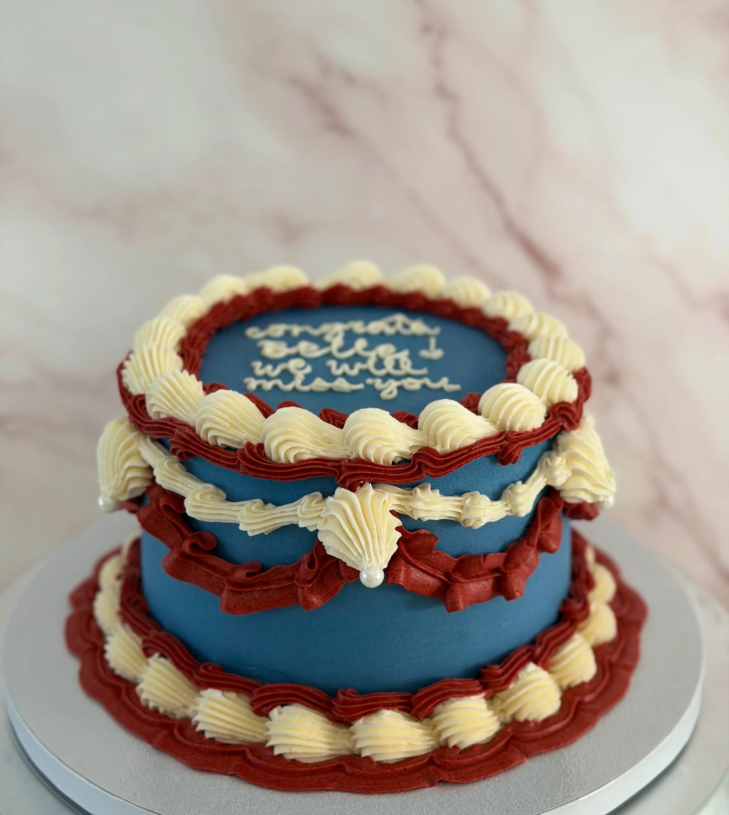 Vintage piping just works for all color palettes!! This was Belmont inspired and I think she came out super cute❤️💙

#customcakesnashville #vegancakenashville #allergyfriendly #vintagecake #redwhiteandblue