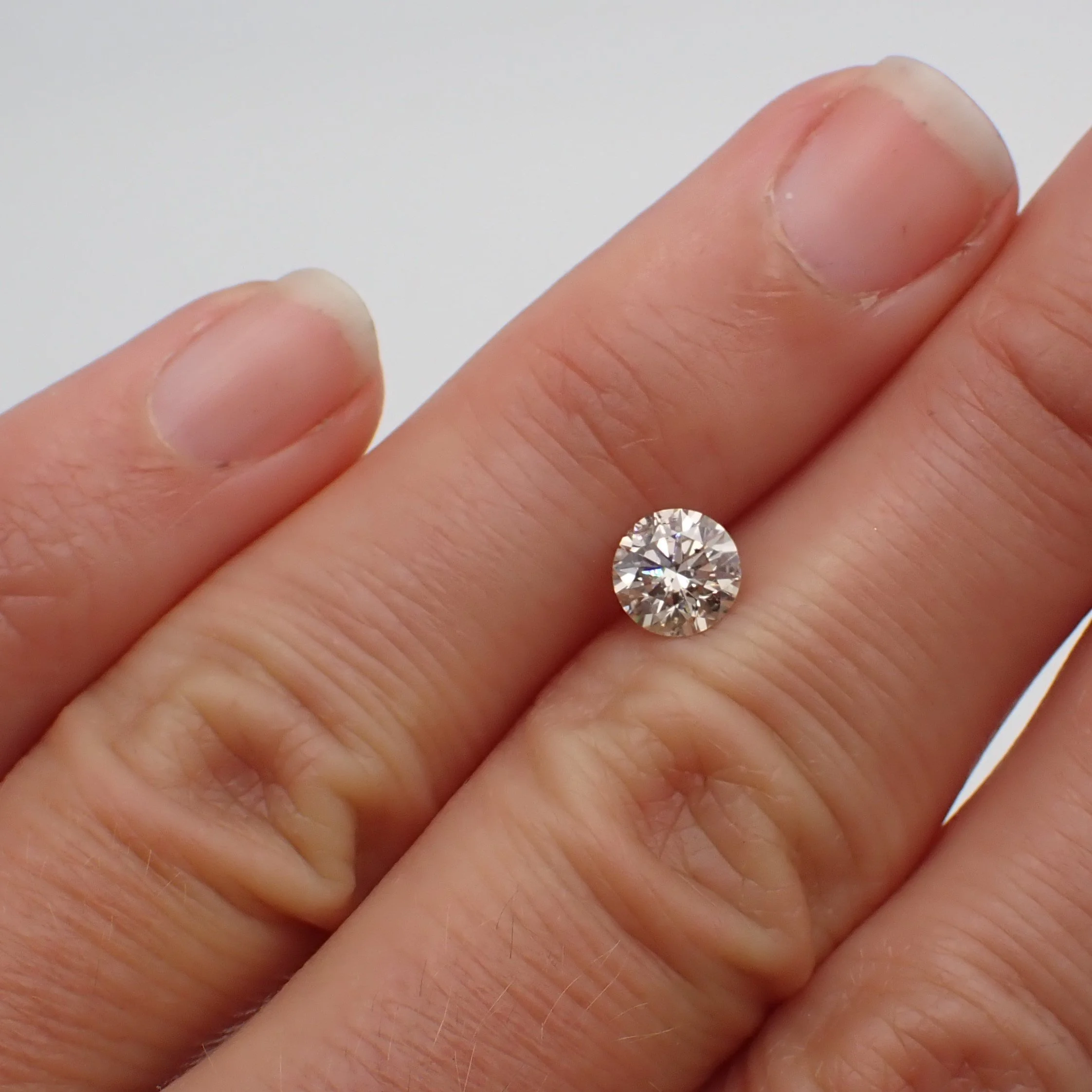 recycled-champagne-diamond-round-0.80ct-scale.JPG