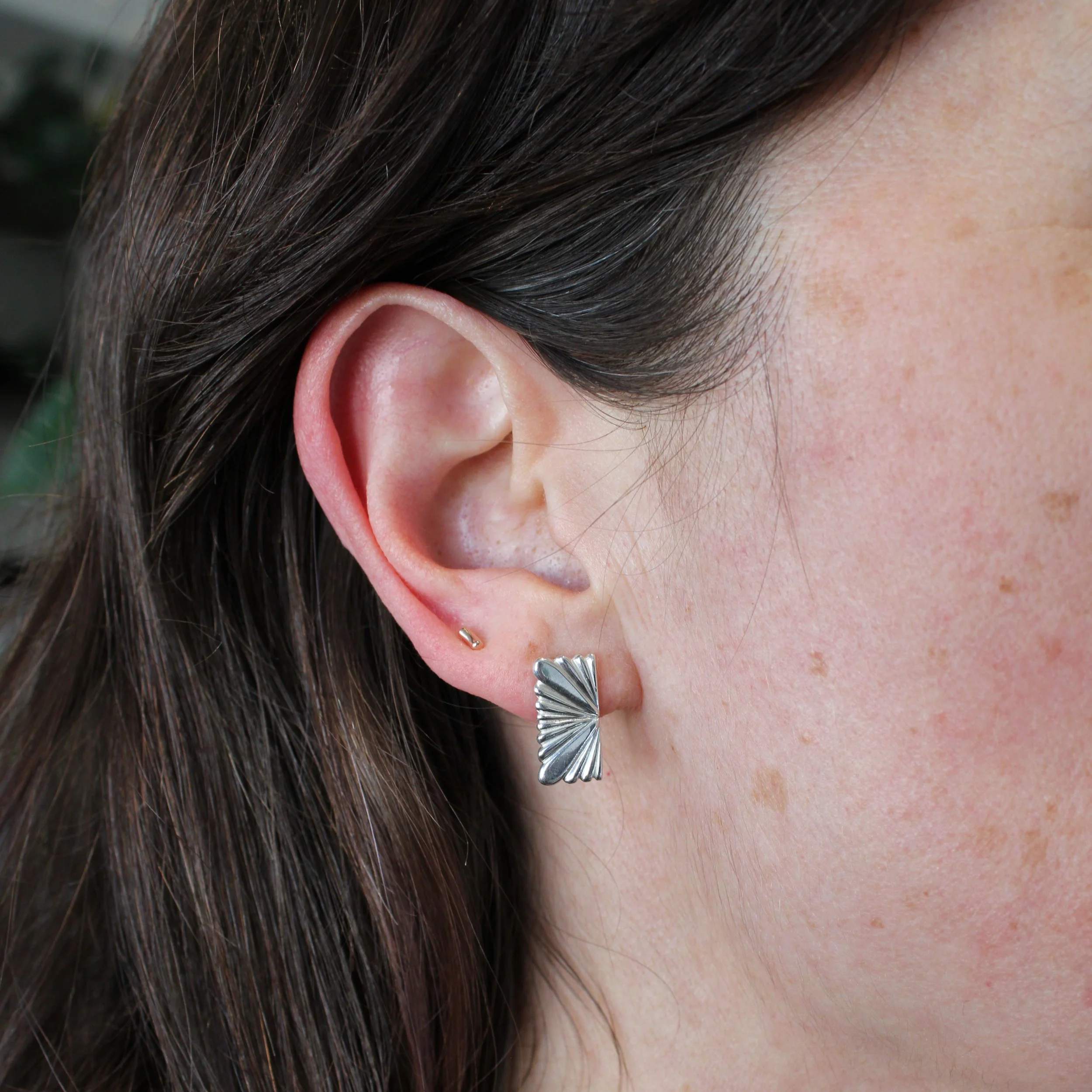 Sunburst+horizin+stud+earring.png