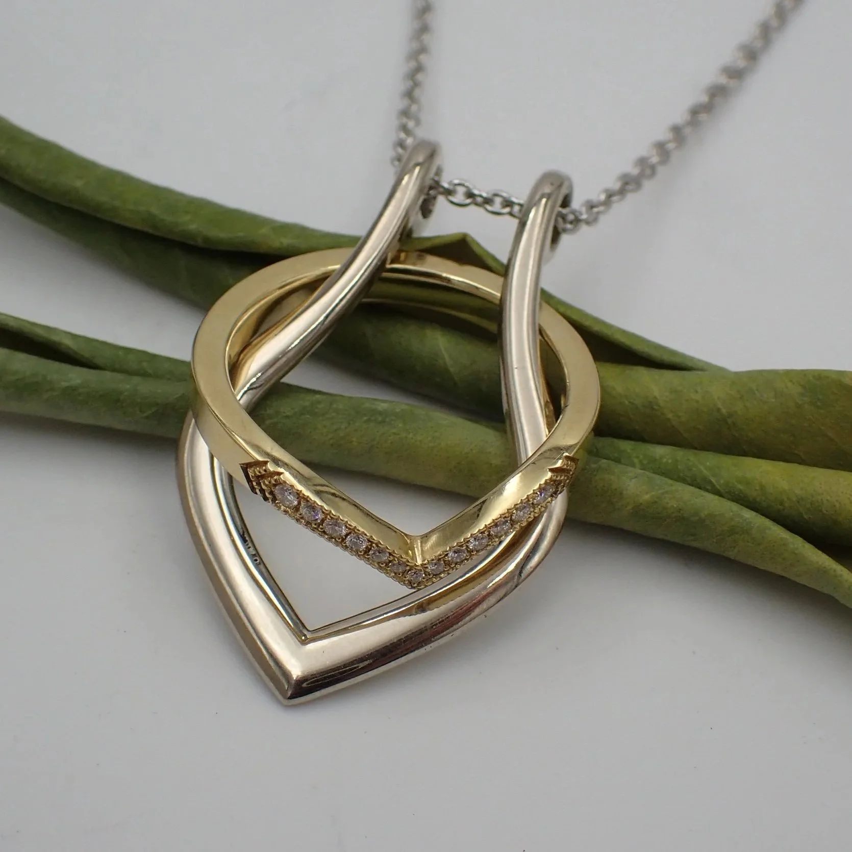 Wearable+Ring+Holder+Platinum+with+ring.jpg