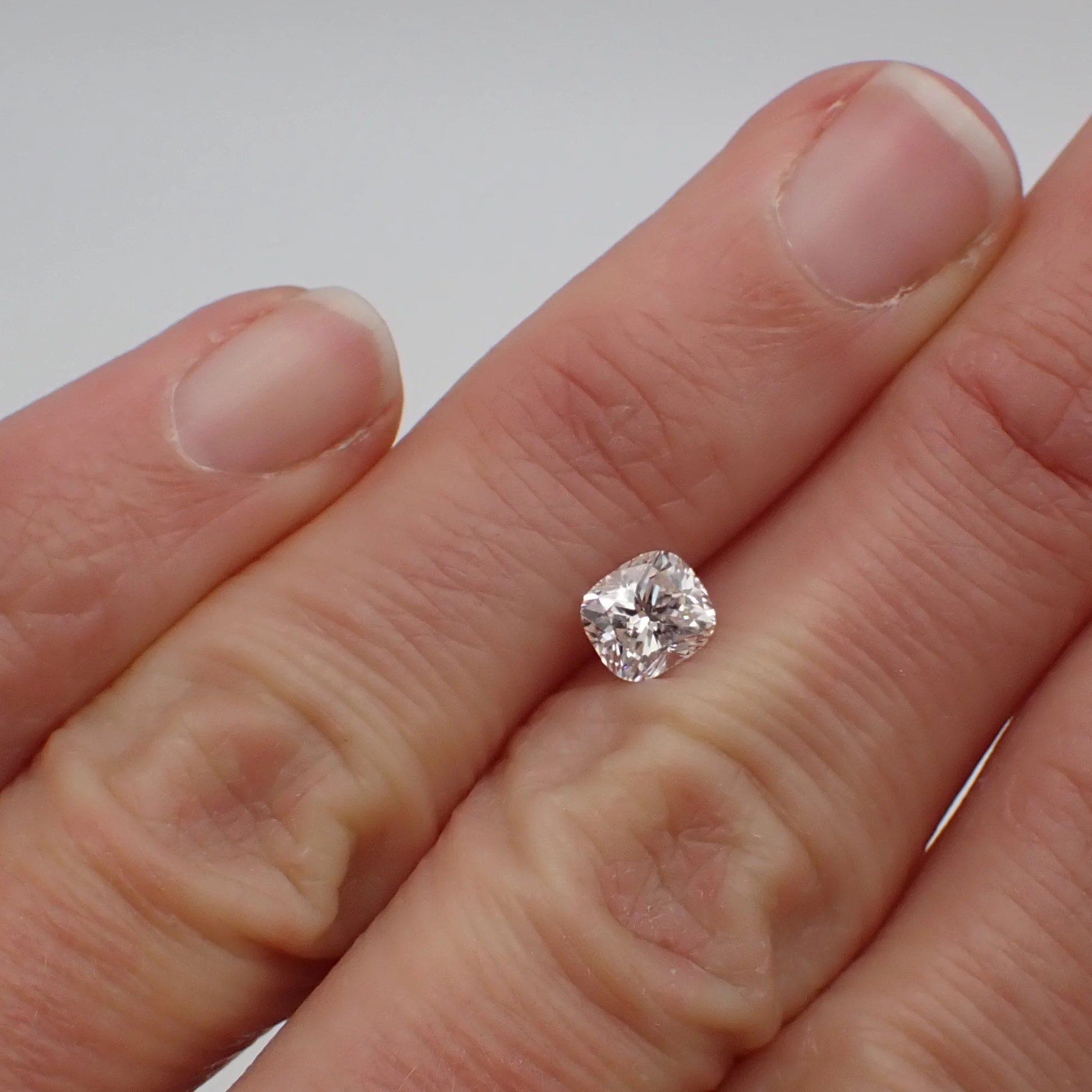 SI1-E-Diamond-Cushion Modified Brilliant cut-0.77ct-Scale.JPG