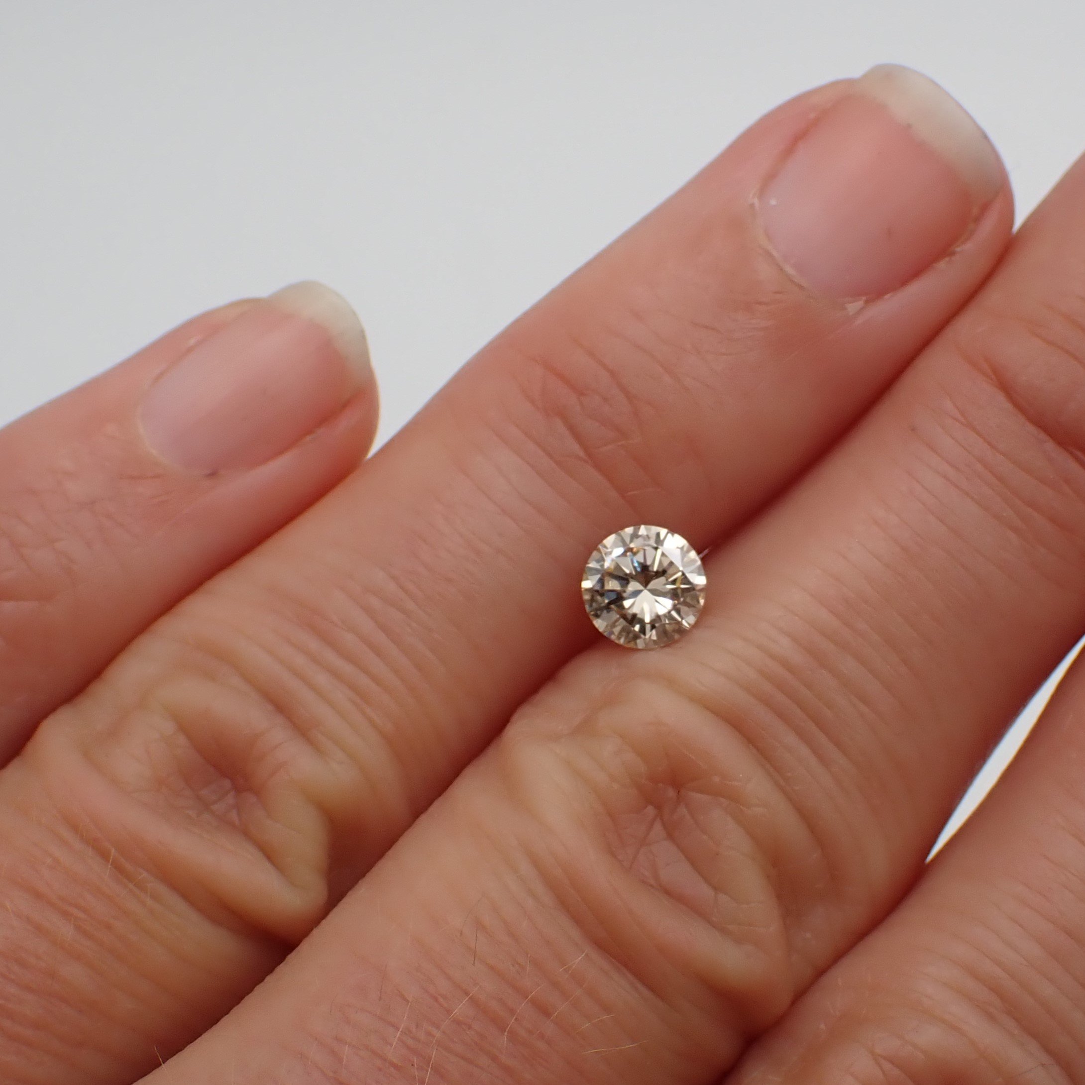 recycled-champagne-diamond-round-0.66ct-scale.JPG