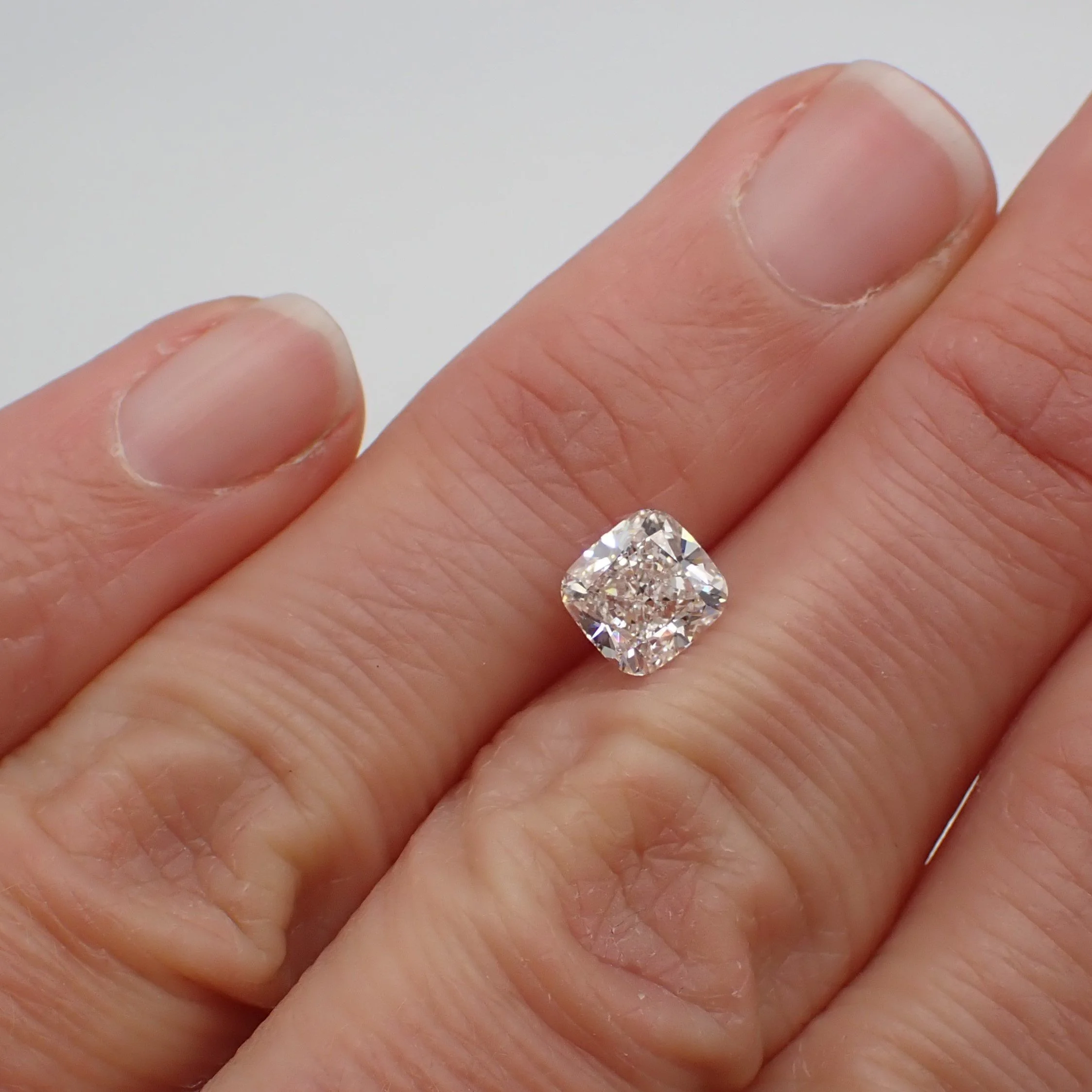 VS2-H-Diamond-Cushion Modified Brilliant cut-1.30ct-scale.JPG