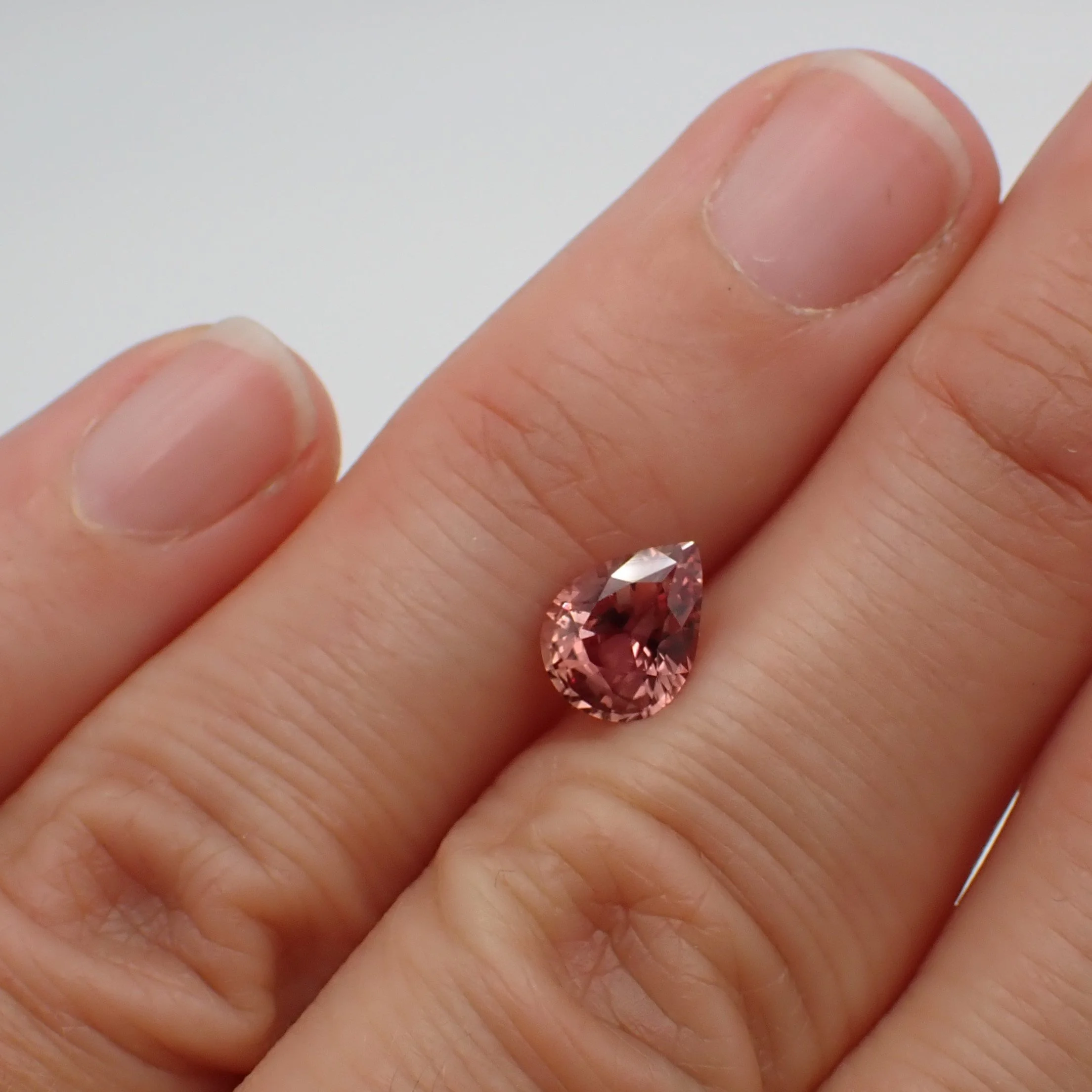madagascar-padparadscha-sapphire-pear-cut-1.57ct-scale.JPG