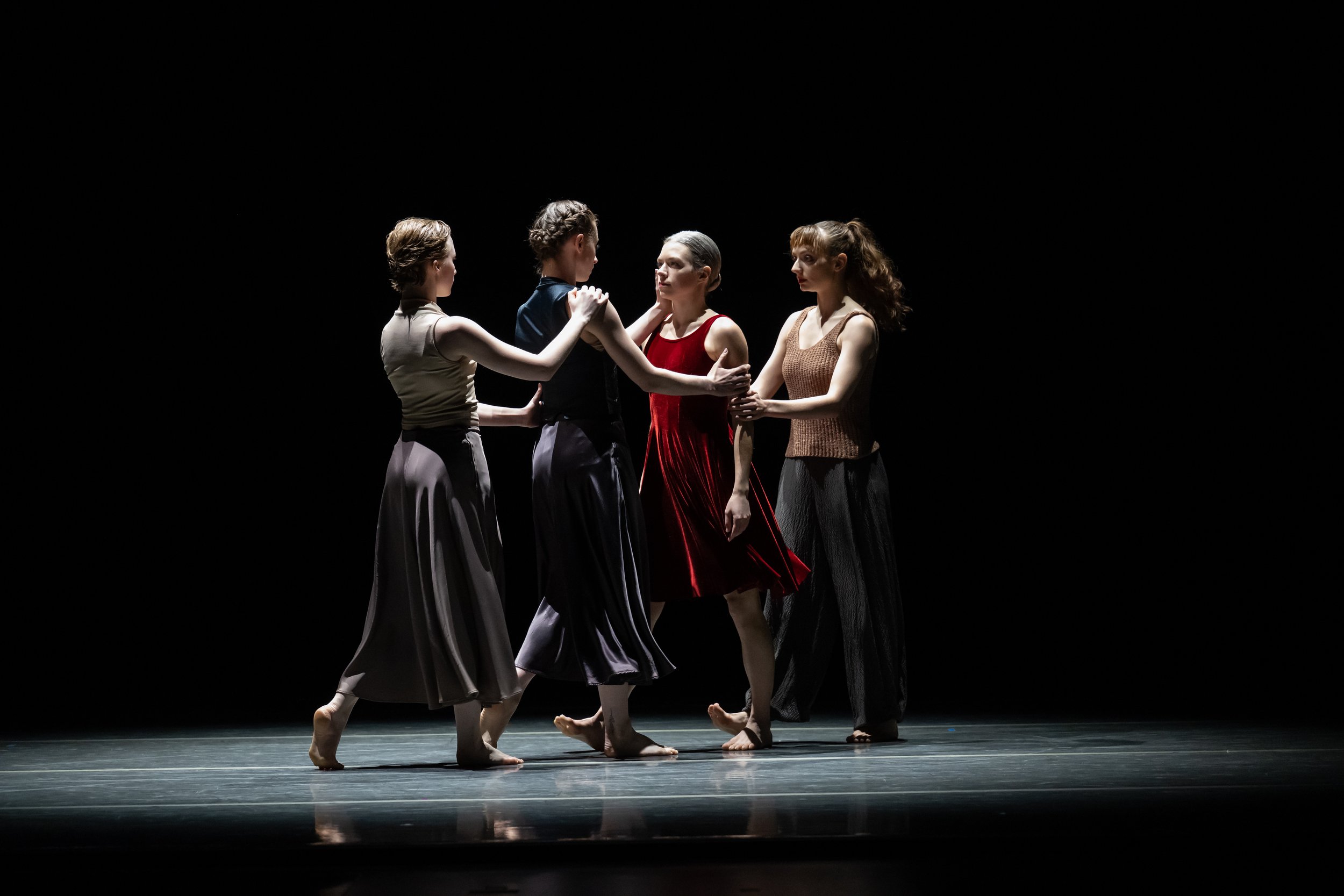 _ZHA2043_OBT Dancers_Uncertain Growth_Photo by Jingzi Zhao.jpg