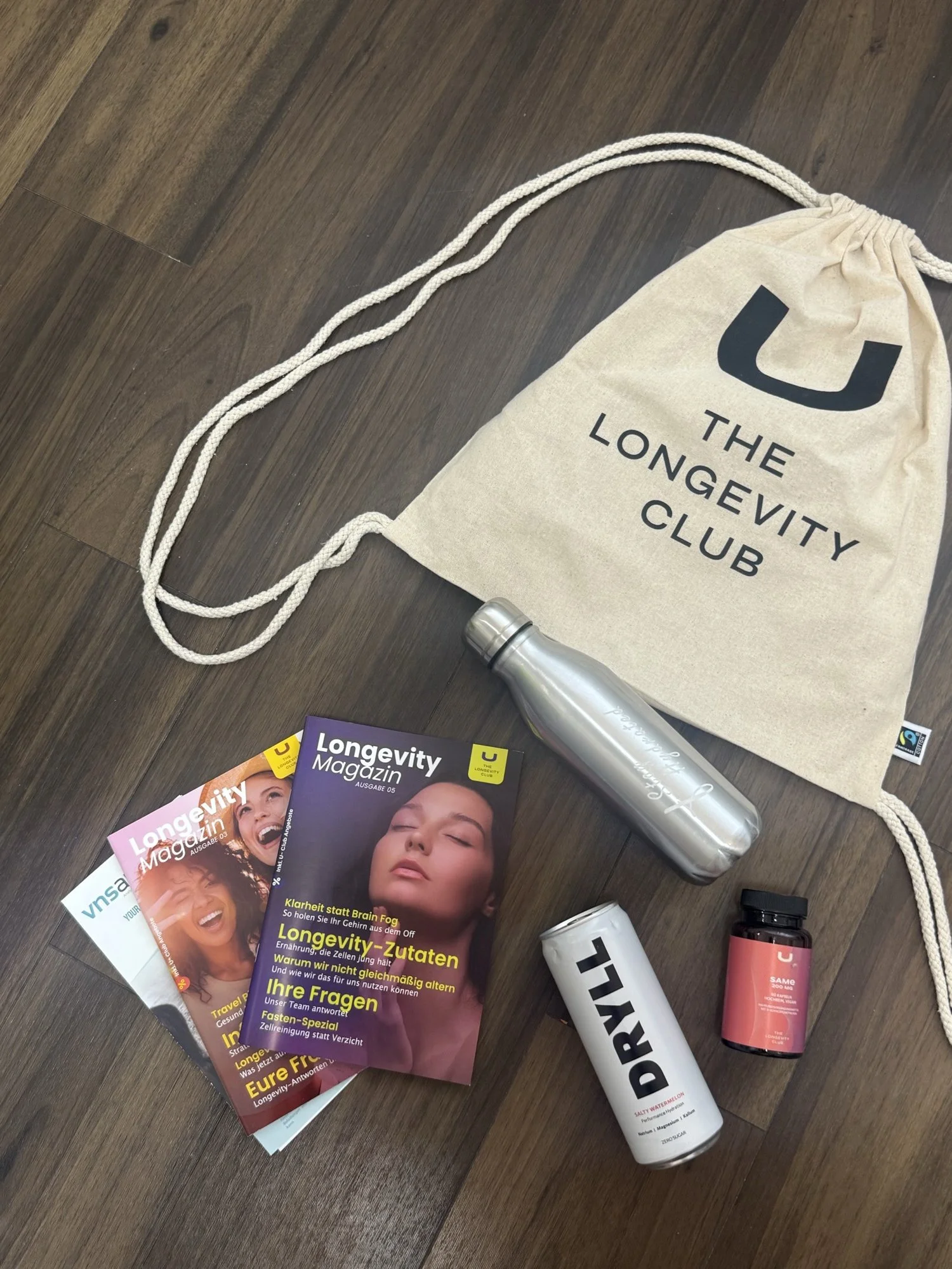 Goodie Bag vom Longevity-Nachmittag in Rostock mit Longevity Magazin und Trinkflasche