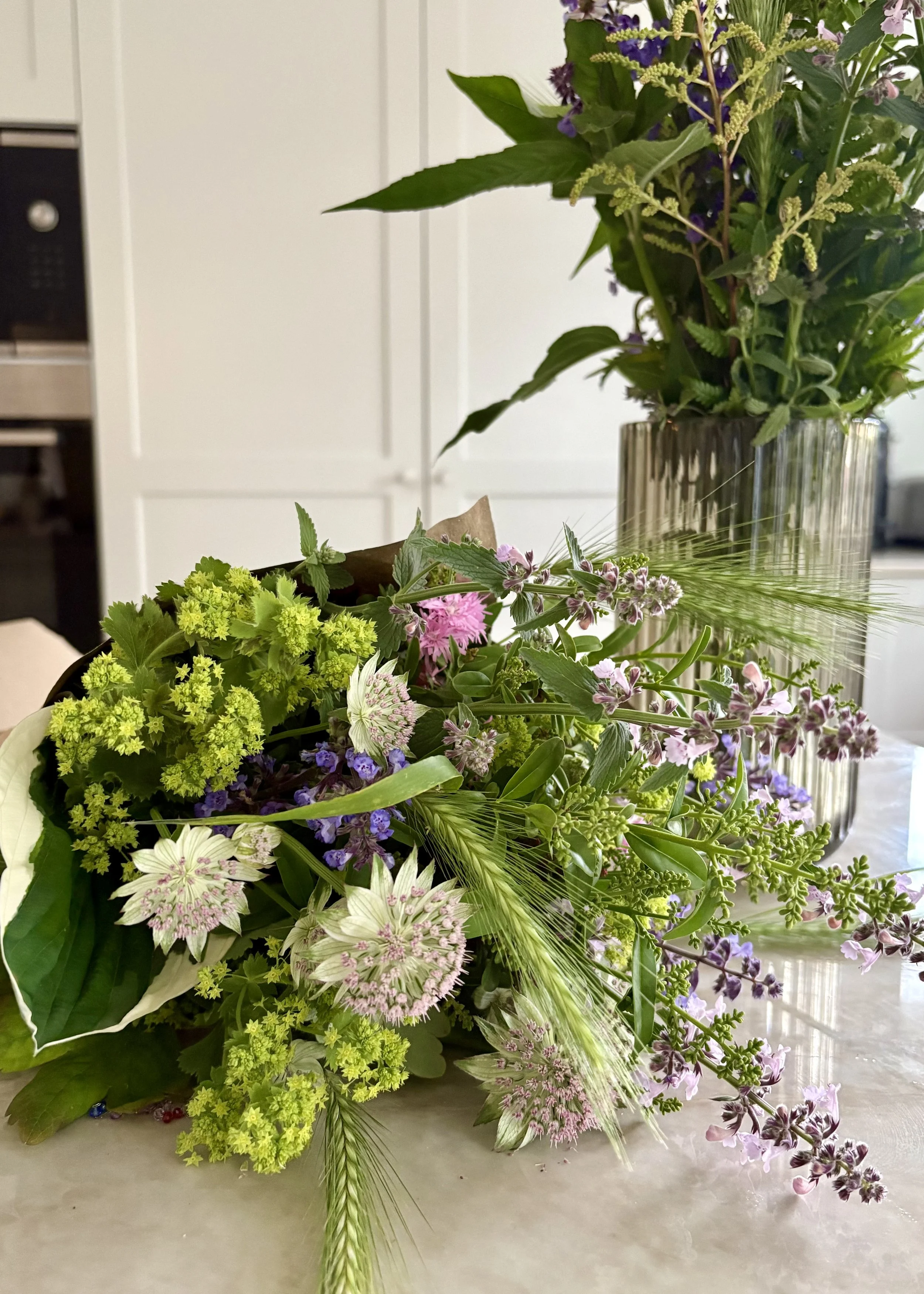 Håndbundne buketter fra BERRYs blomsterbod i Helsingør