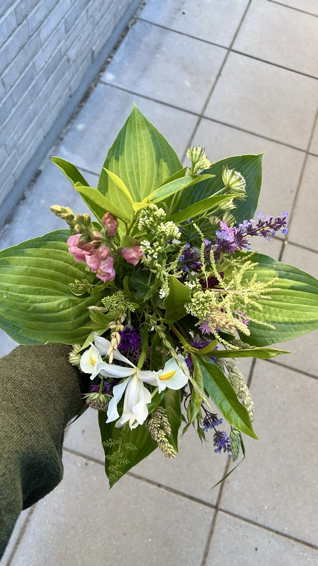 Håndbundne buketter fra BERRYs blomsterbod i Helsingør