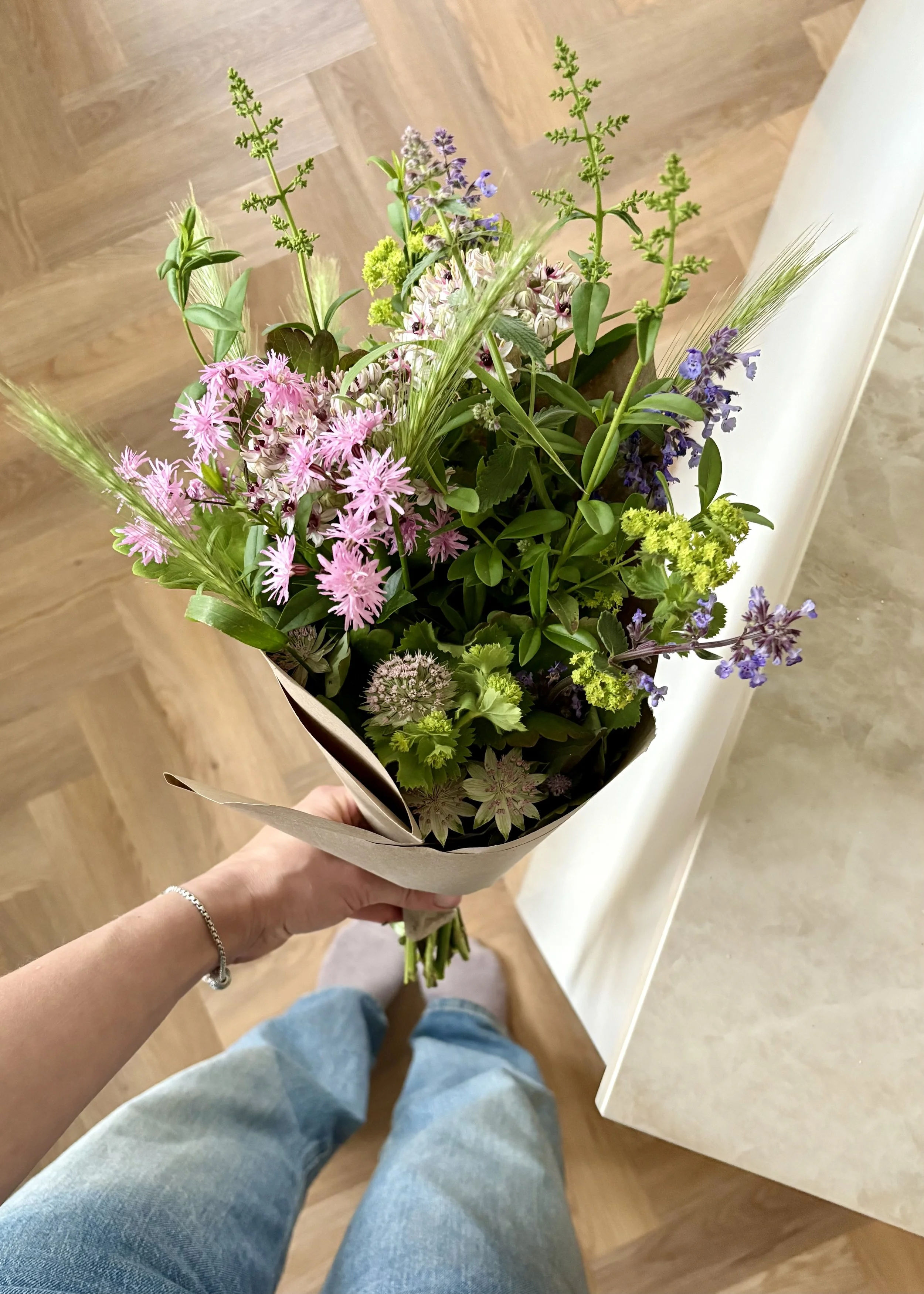 Håndbundne buketter fra BERRYs blomsterbod i Helsingør