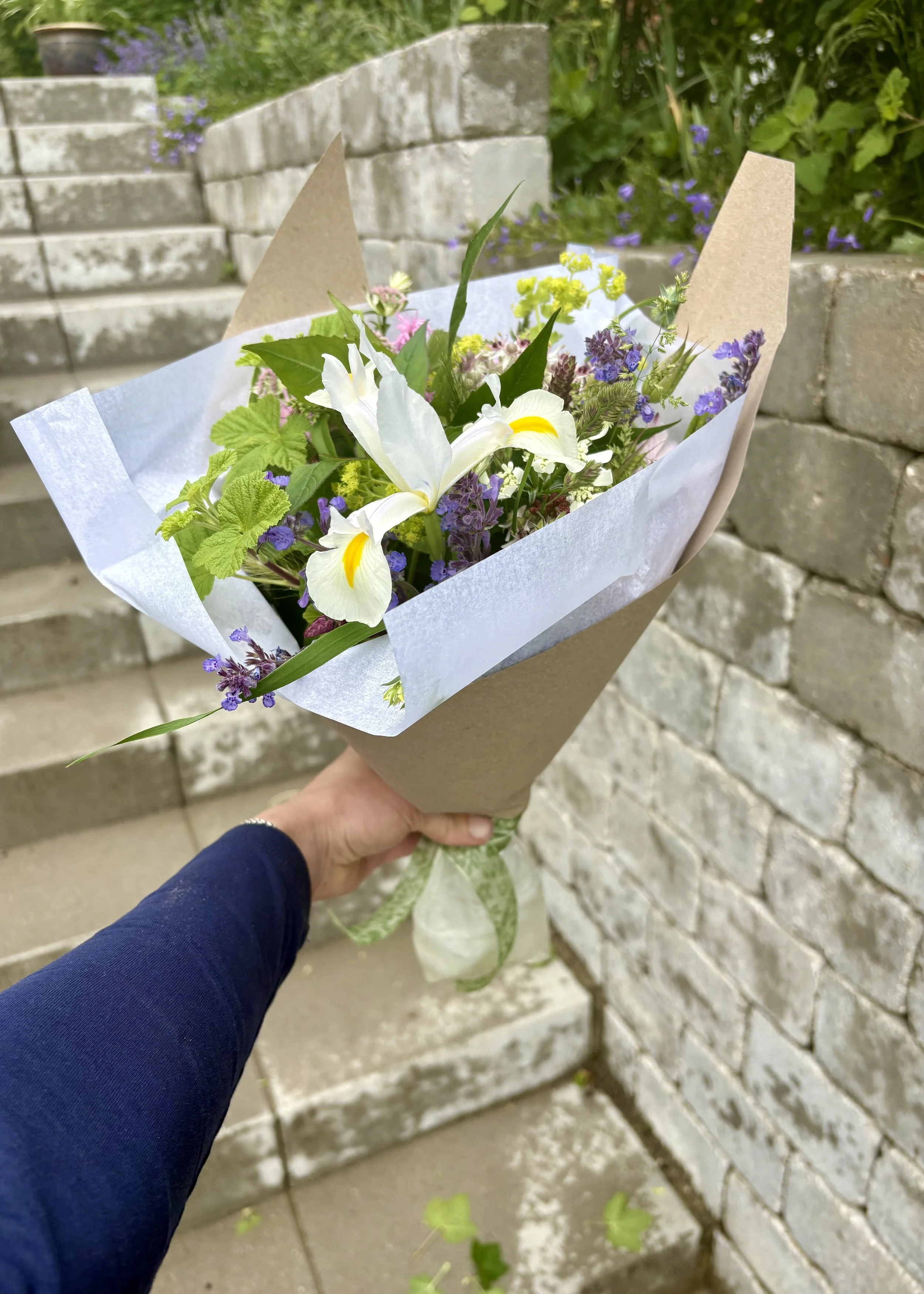 Håndbundne buketter fra BERRYs blomsterbod i Helsingør