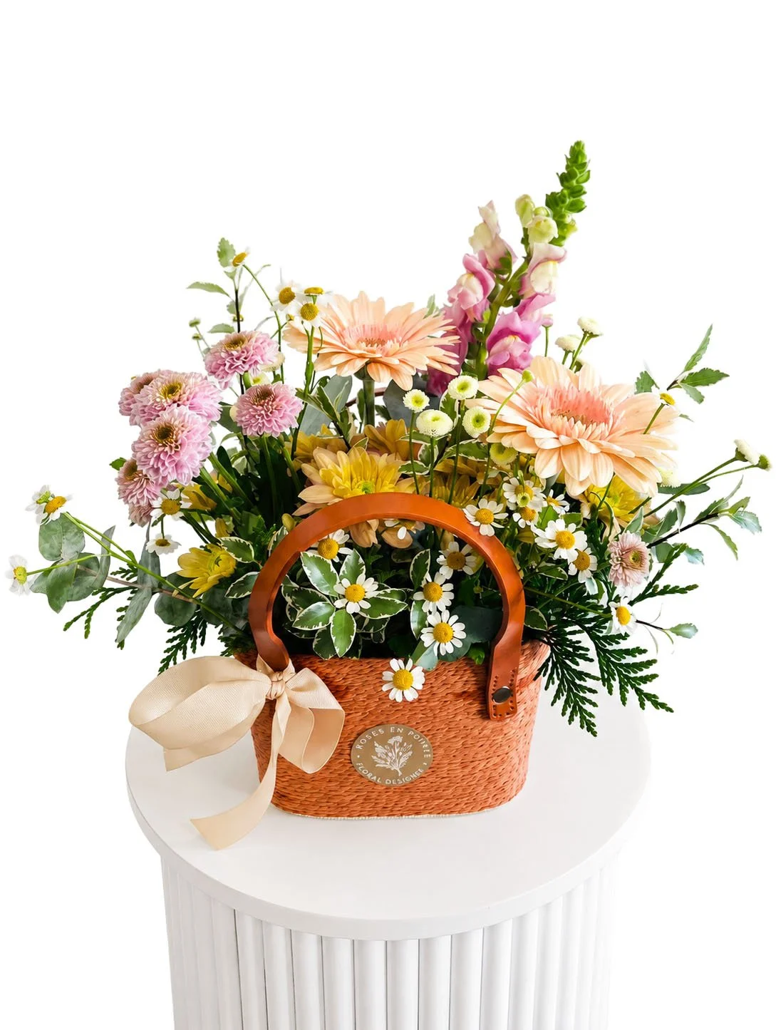 cottage-flower-basket-seasonal-bouquet-posies-en-pointe.jpg