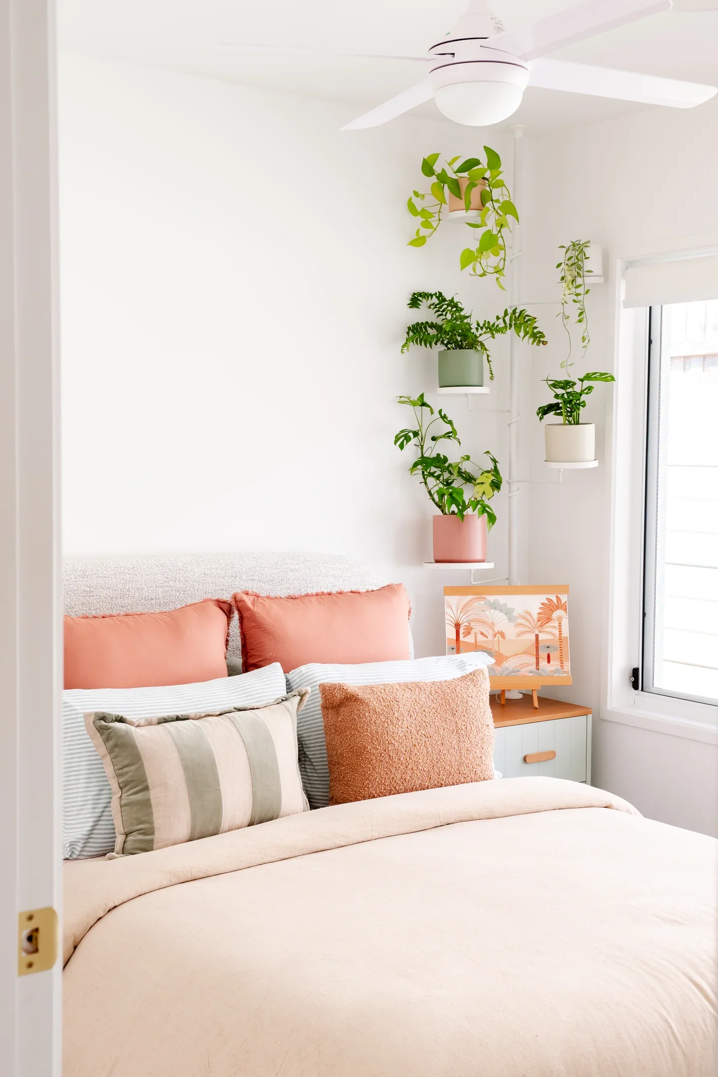 plant pole bedroom.WEBP
