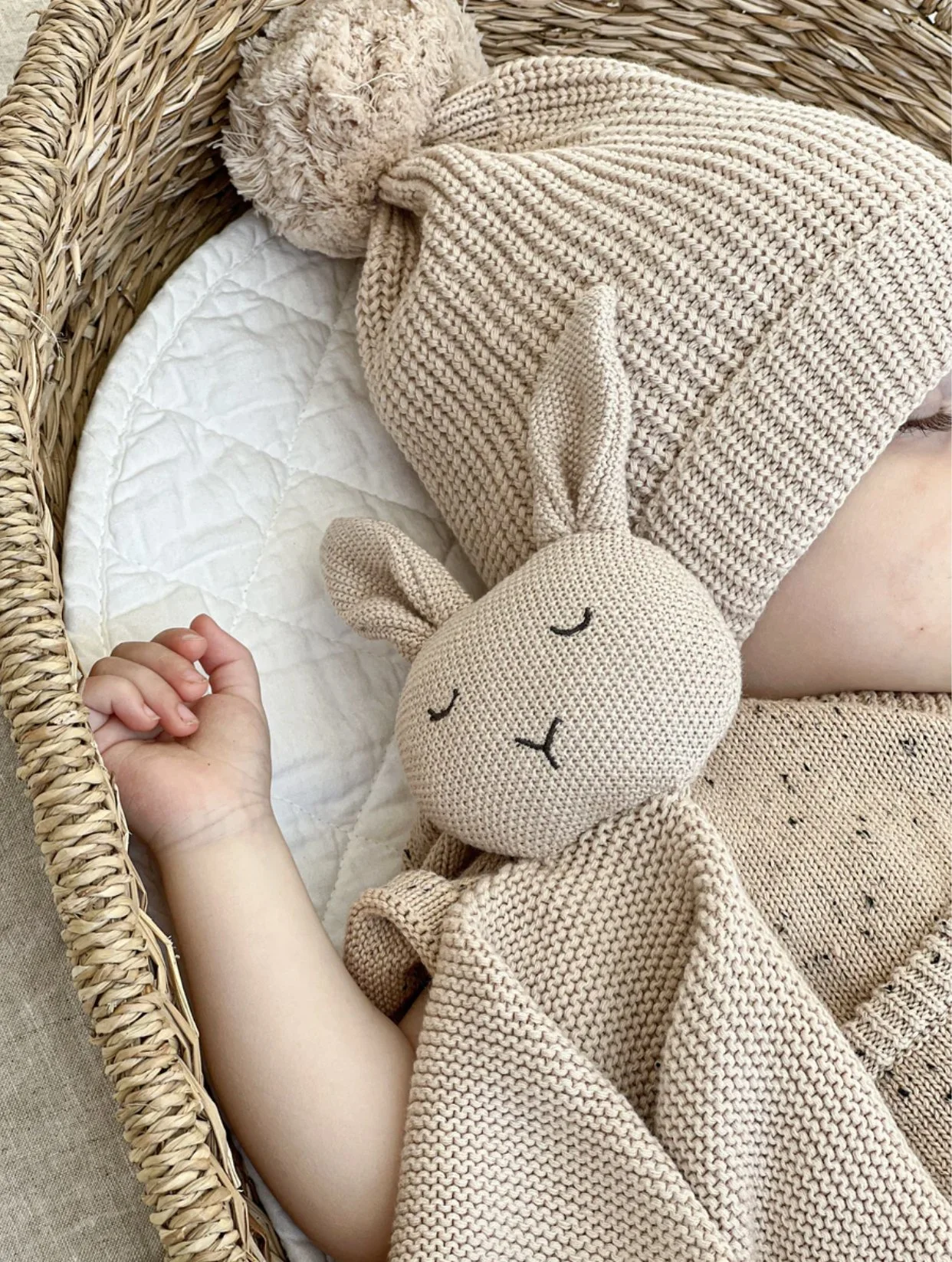 coko-baby-heirloom-comforter-oat-3-posies-en-pointe.jpg