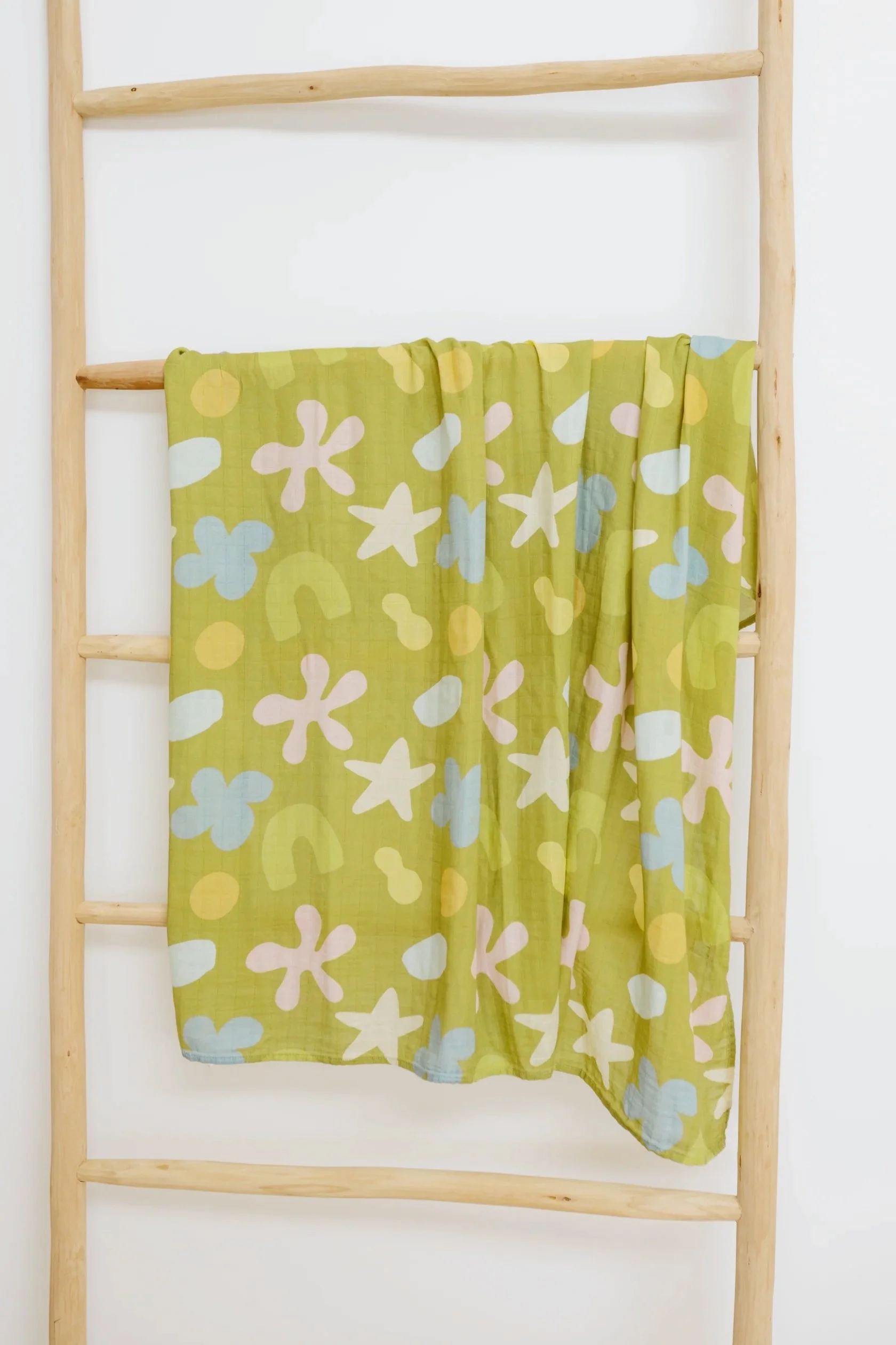 whimsey-grove-baby-swaddle-coco-&-len-posies-en-pointe.jpg