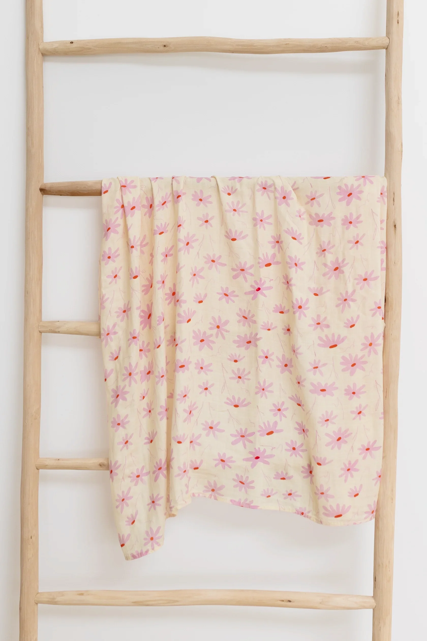 bloom-belle-baby-swaddle-coco-&-len-posies-en-pointe.webp