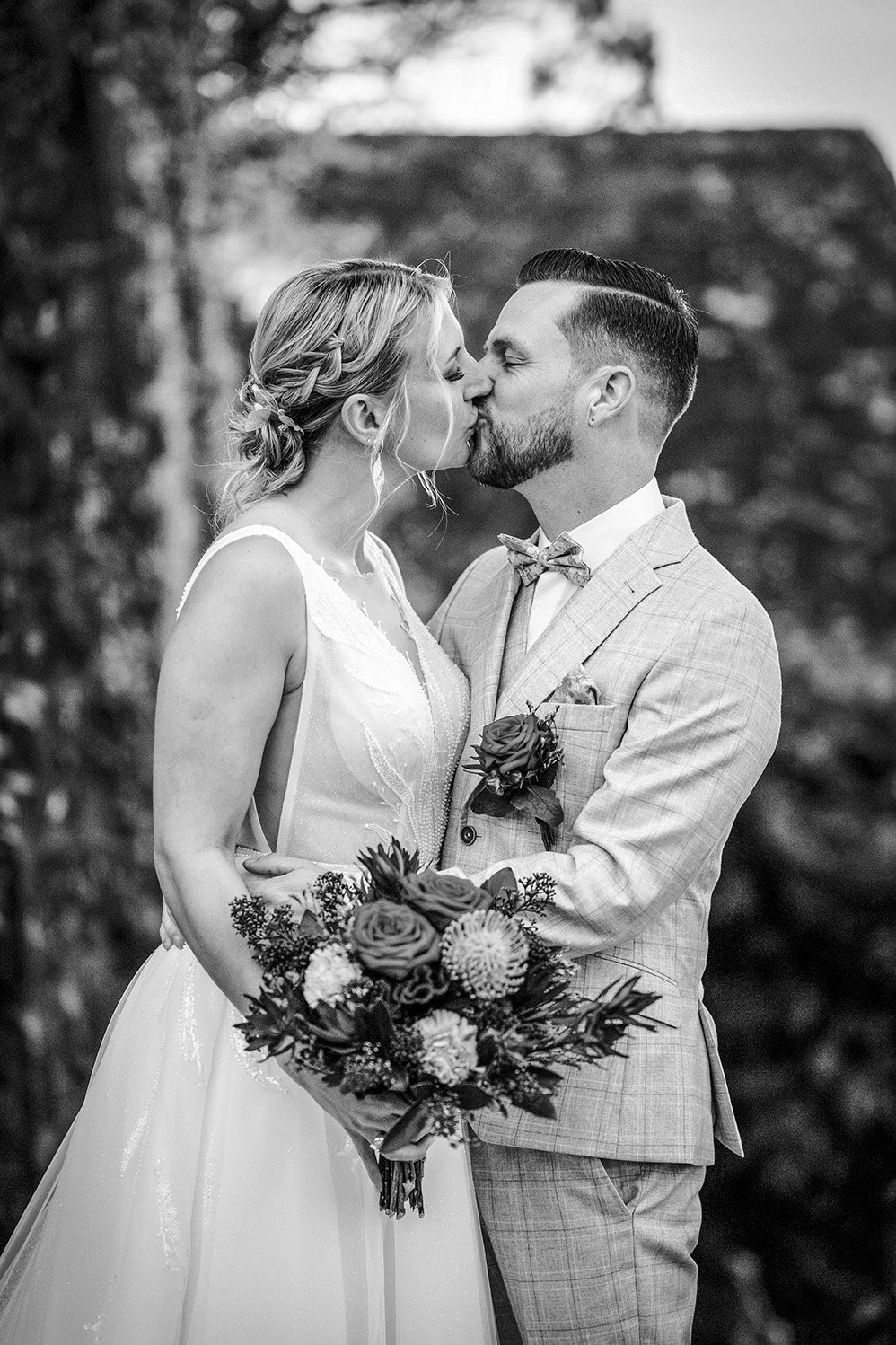 20251031_12-54-39_Sarah_Raphi_Hochzeit_56mm_BW.jpg