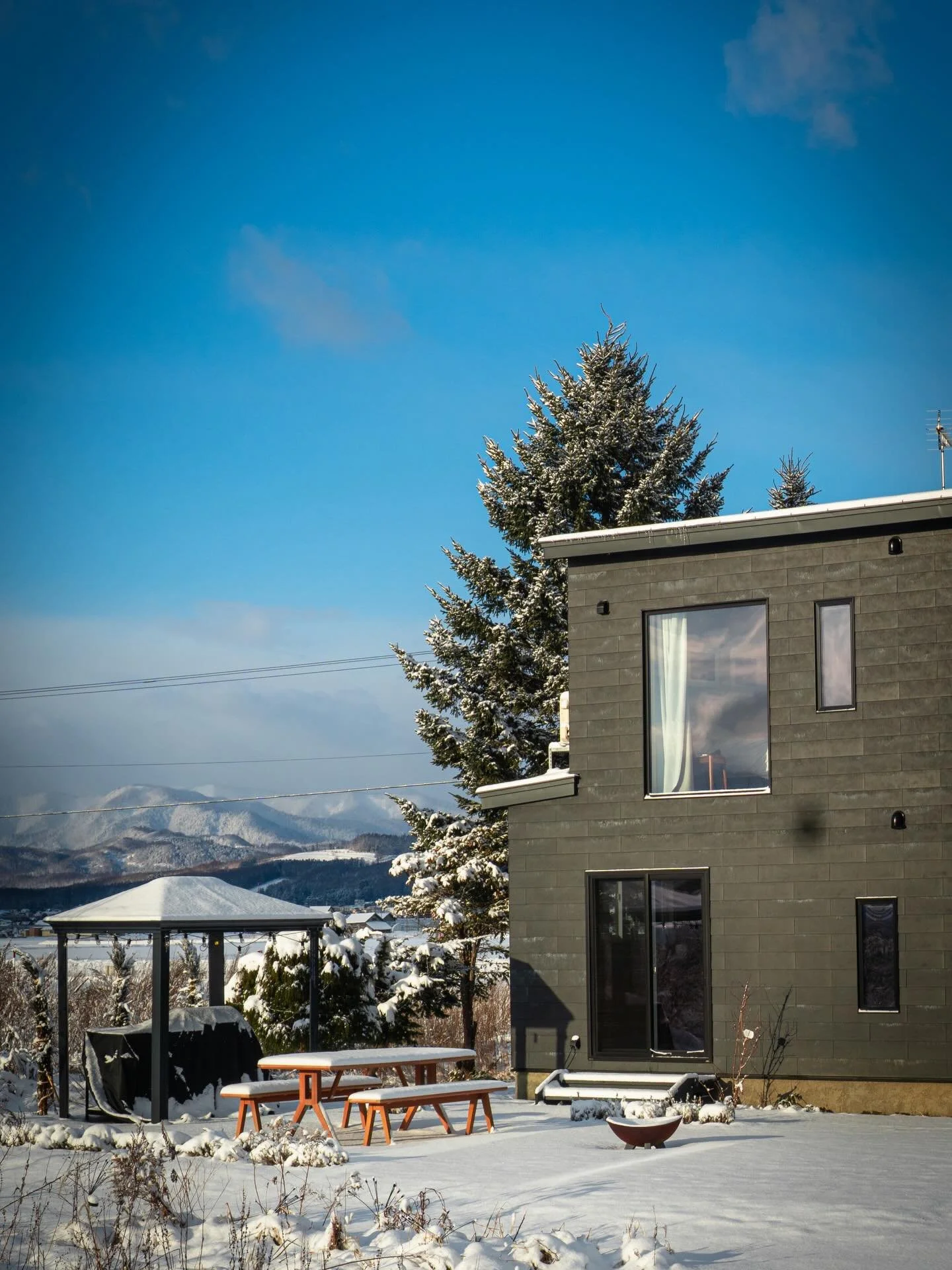 Winter at Yugen is about contrast and calm. Powder days on Furano&rsquo;s slopes, vast snow-covered scenery, and the quiet ritual of warming up in the sauna as snow falls outside. Ski hard, slow down completely, and let winter unfold at its own pace.