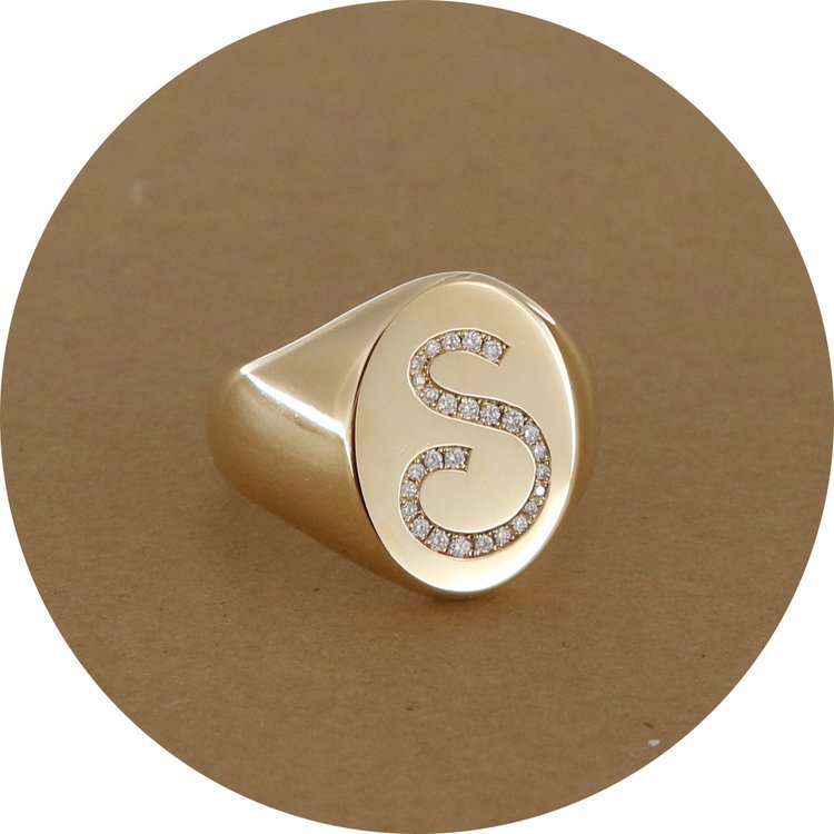 Monogramm-Ring in Gelbgold mit Brillanten