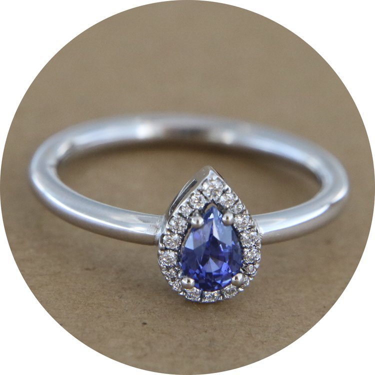Ring in Weissgold mit Saphir und Brillanten