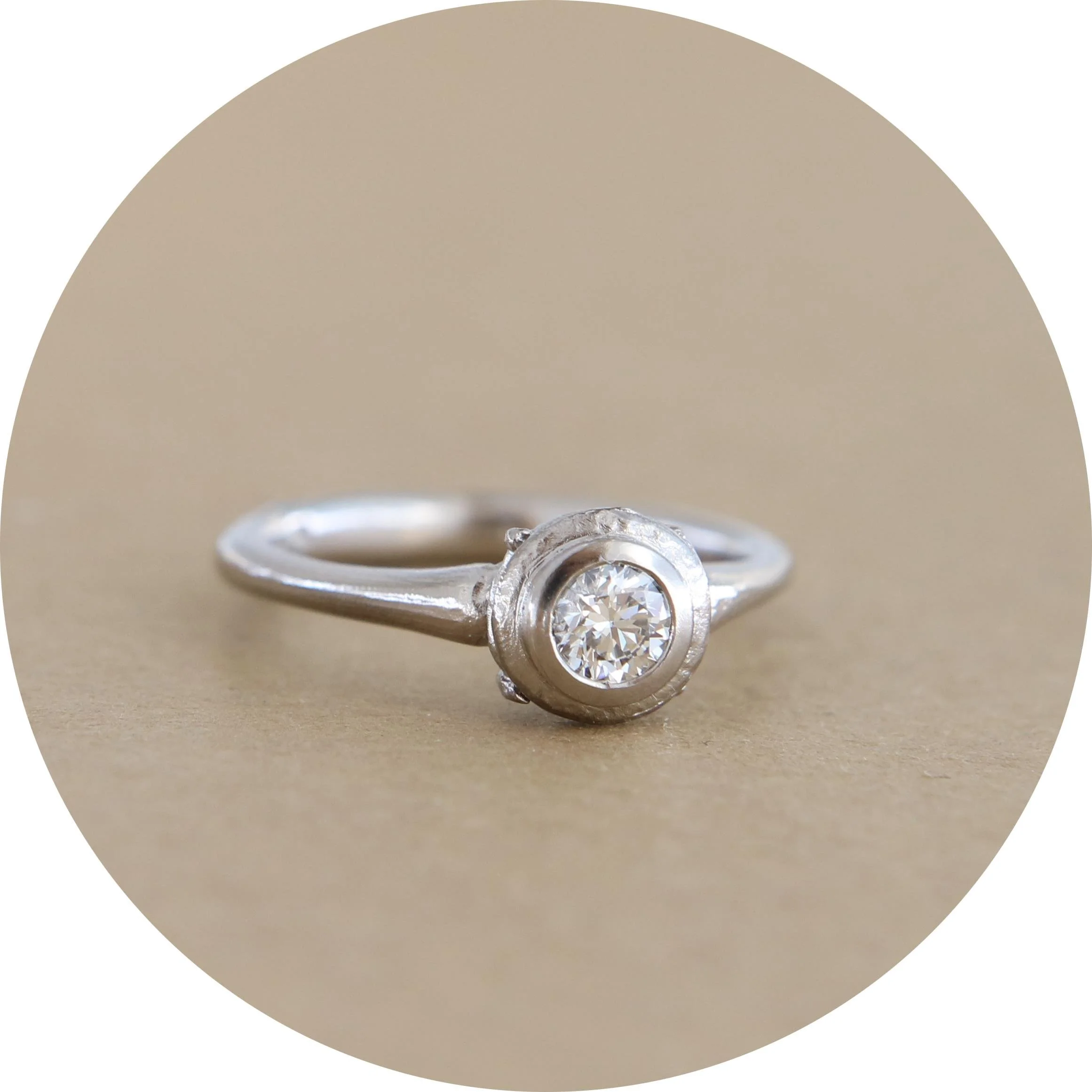 Nature's Art Ring in Weissgold