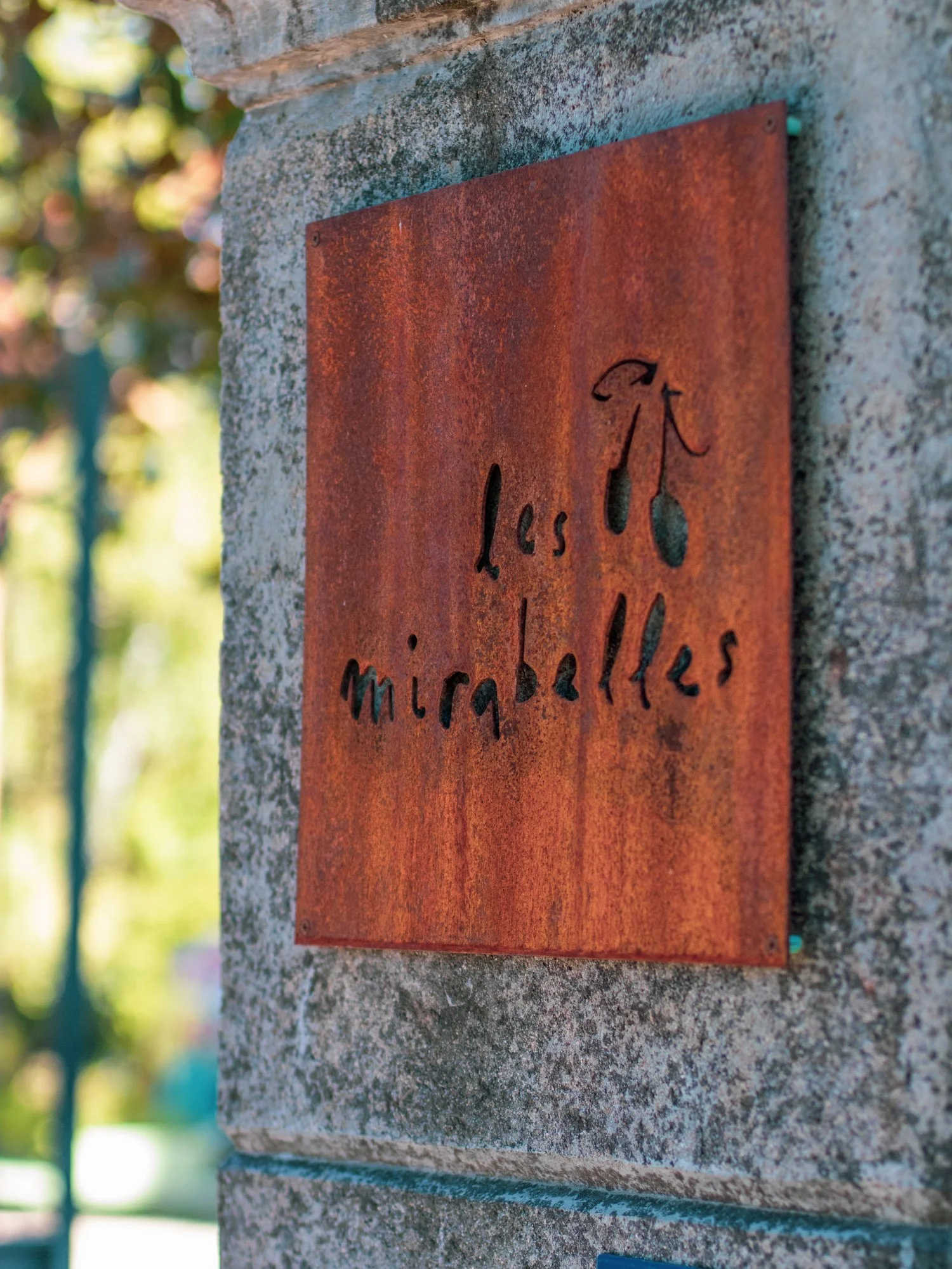 Les Mirabelles sign